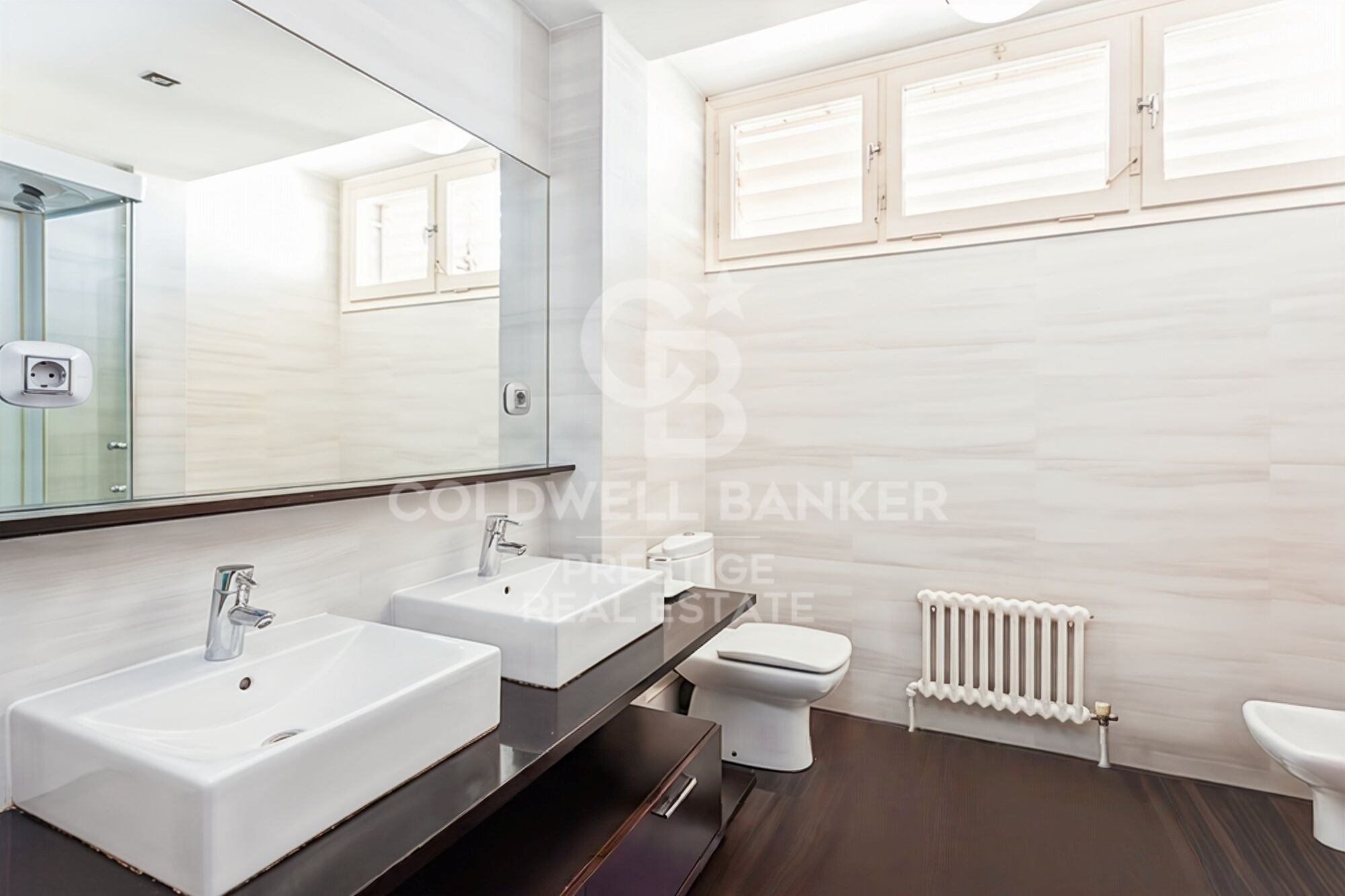 Apartment with terrace and 3 parking spaces for sale in Pedralbes