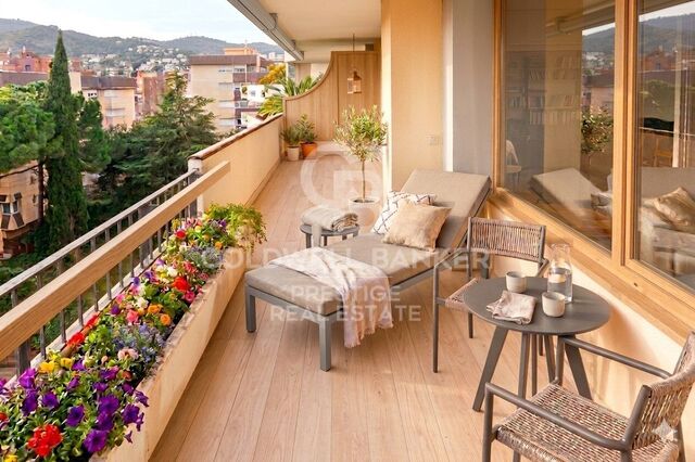 Apartment with terrace and 3 parking spaces for sale in Pedralbes