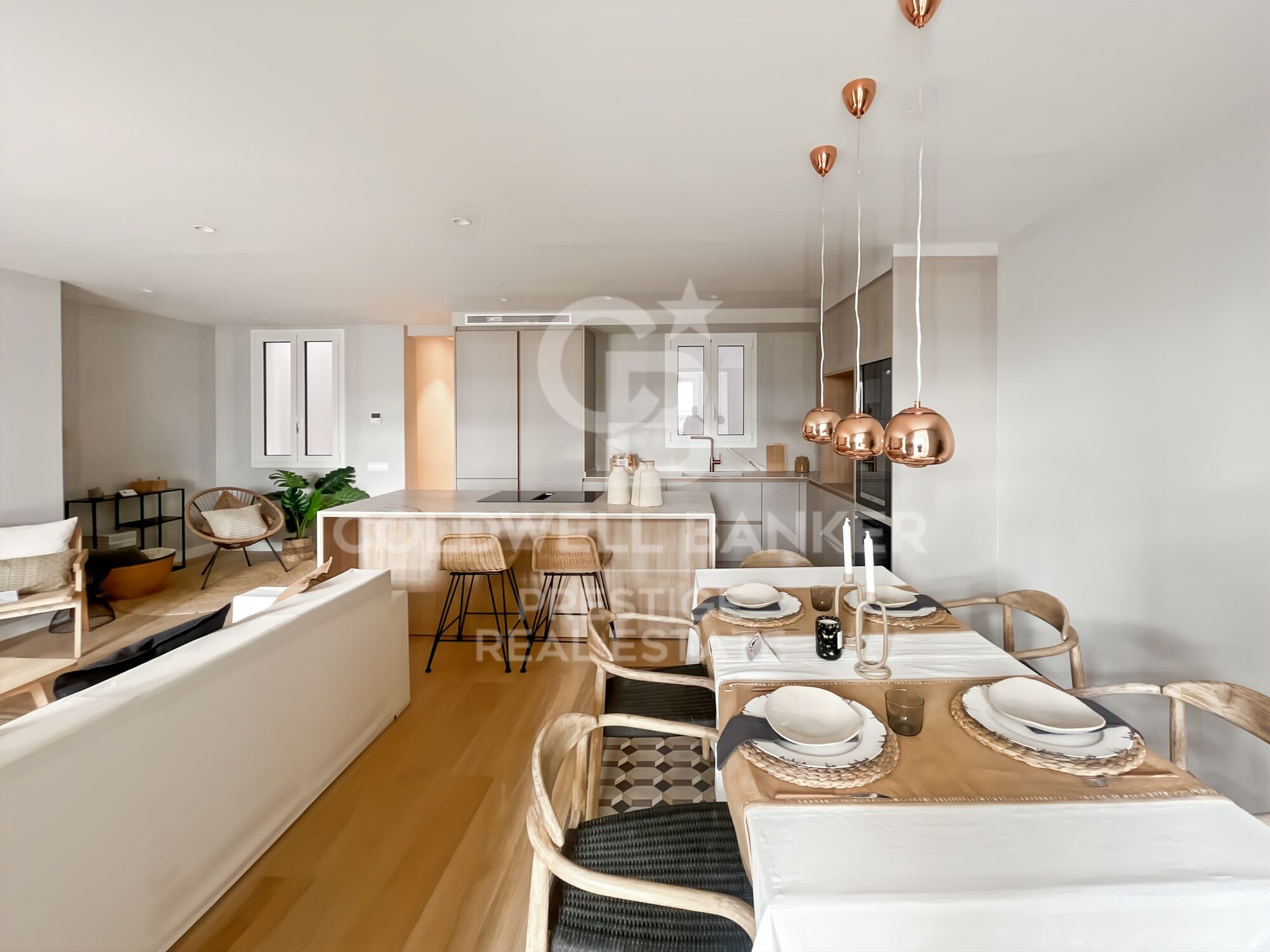 For sale renovated flat with terrace close to Paseo de Gracia