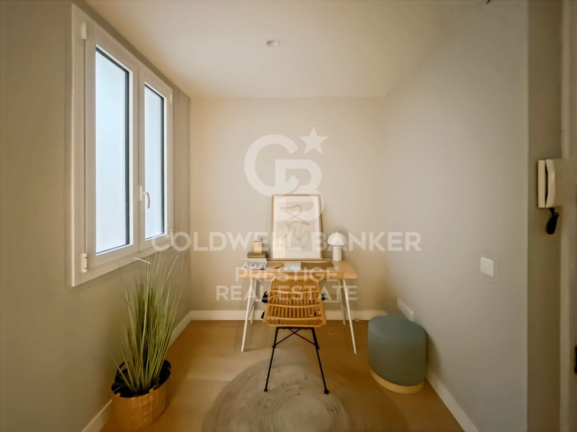 For sale renovated flat with terrace close to Paseo de Gracia