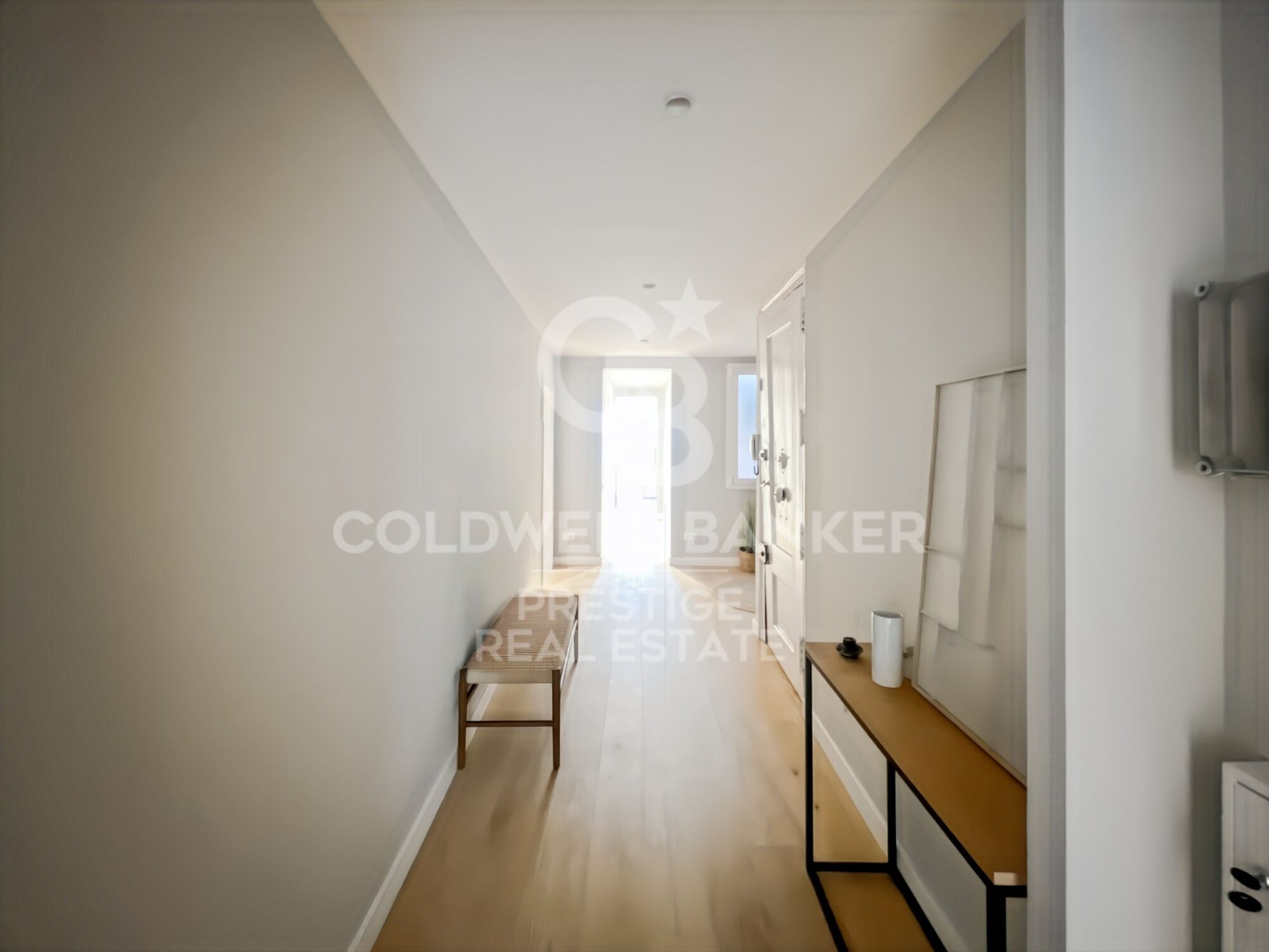For sale renovated flat with terrace close to Paseo de Gracia