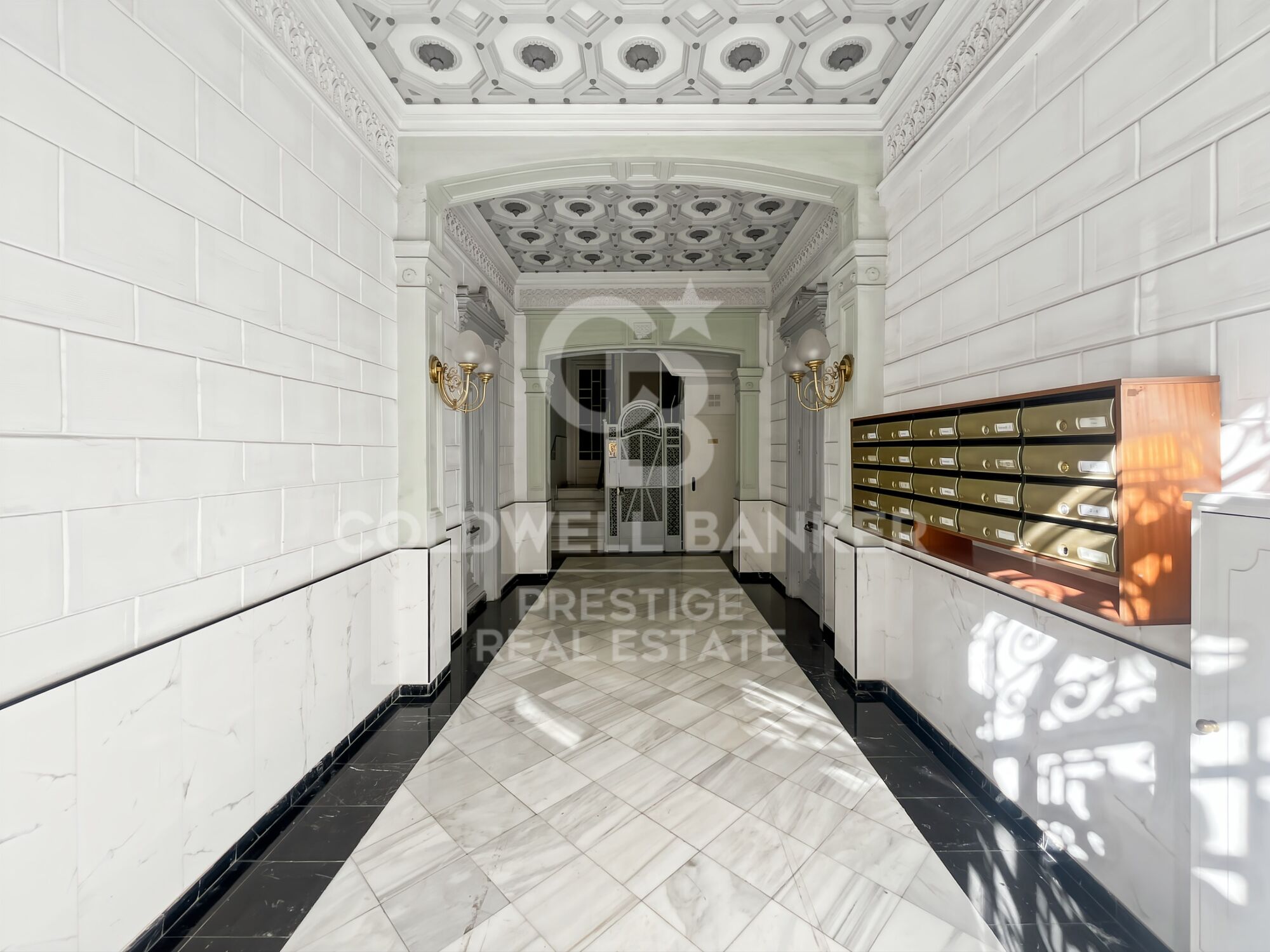 Renovated apartment for sale with terrace near Passeig de Gràcia