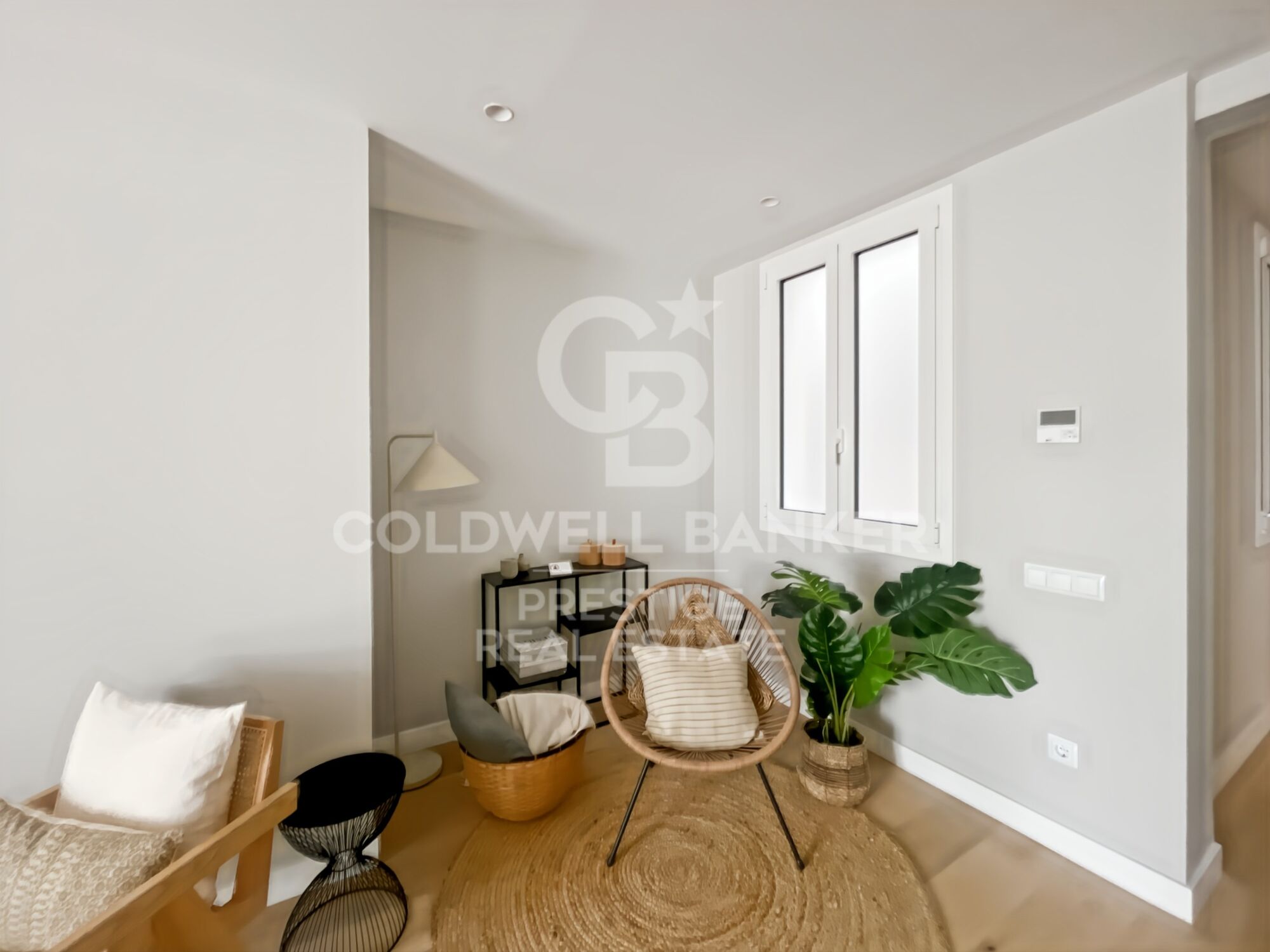 For sale renovated flat with terrace close to Paseo de Gracia