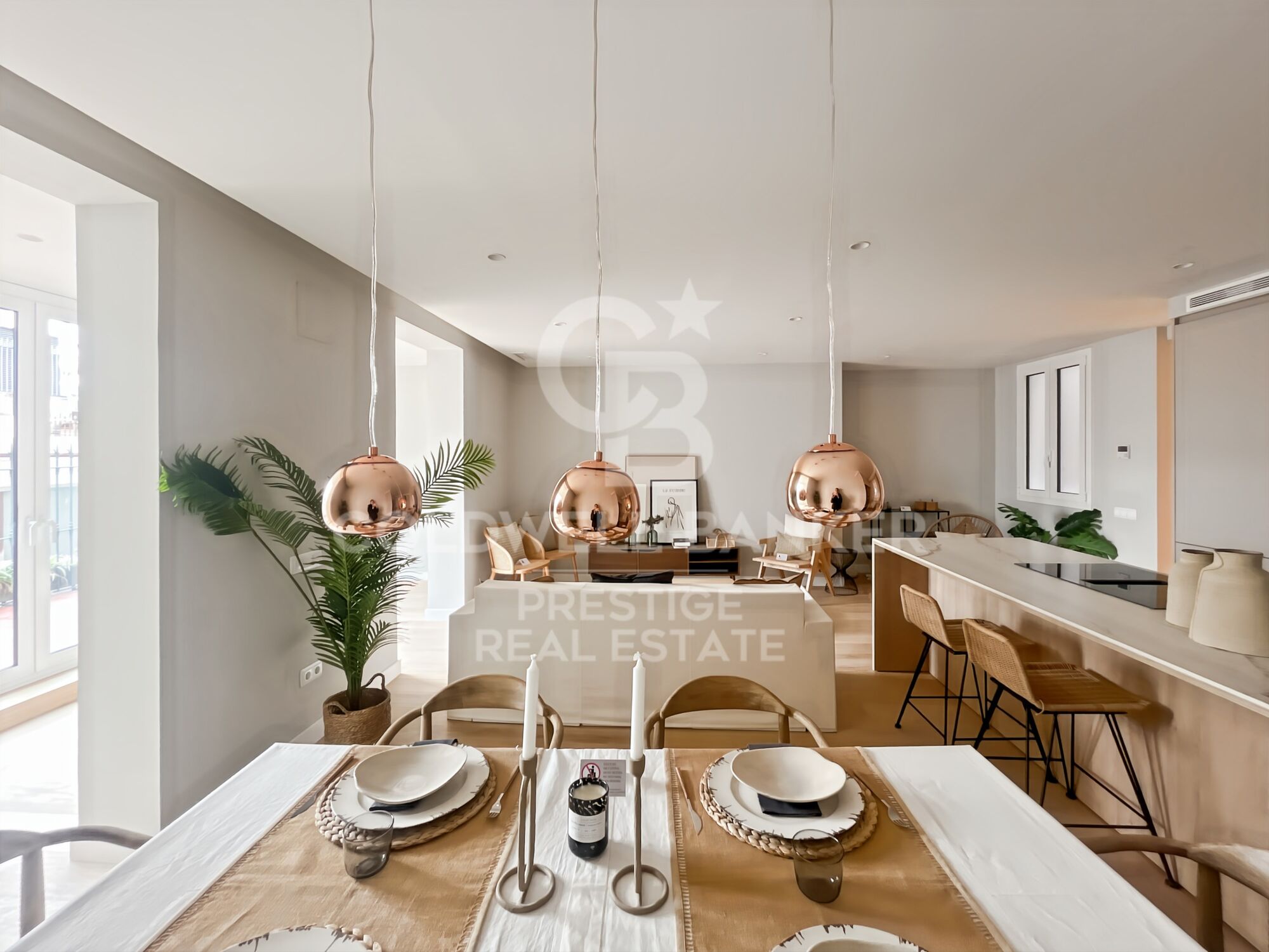 For sale renovated flat with terrace close to Paseo de Gracia