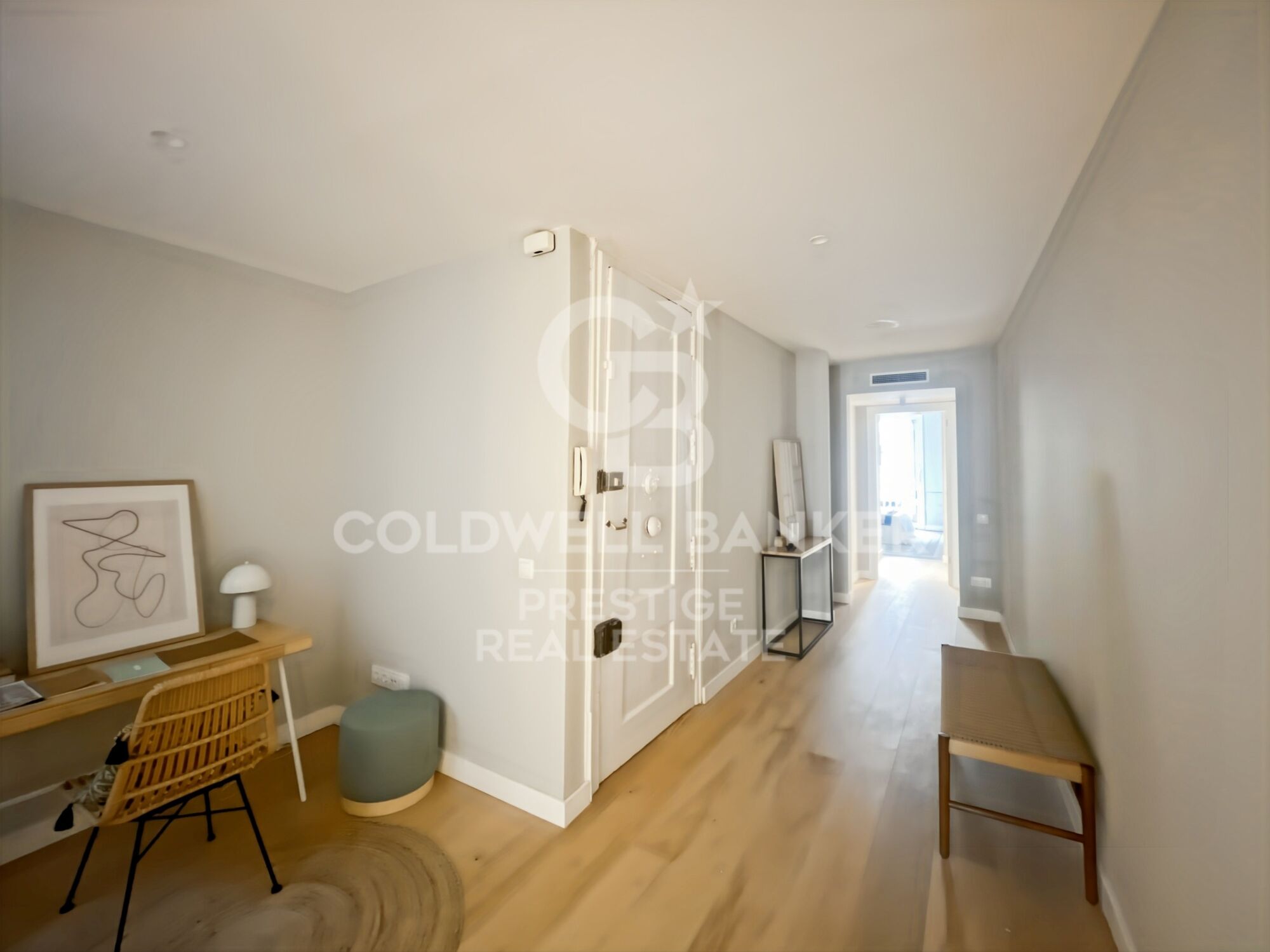 For sale renovated flat with terrace close to Paseo de Gracia
