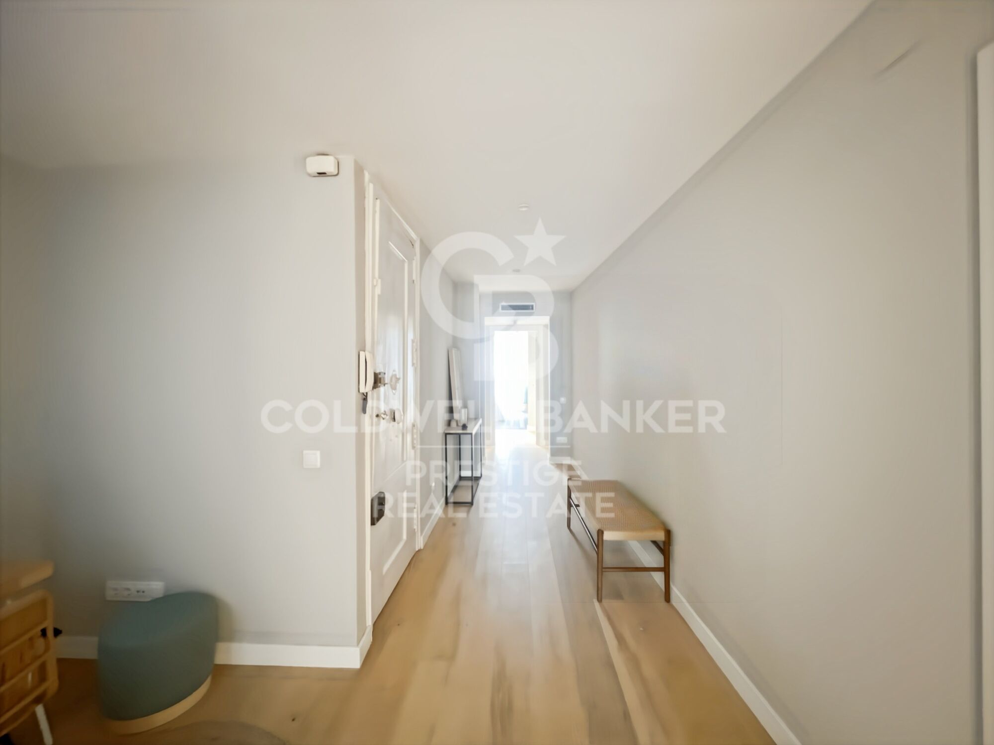 For sale renovated flat with terrace close to Paseo de Gracia