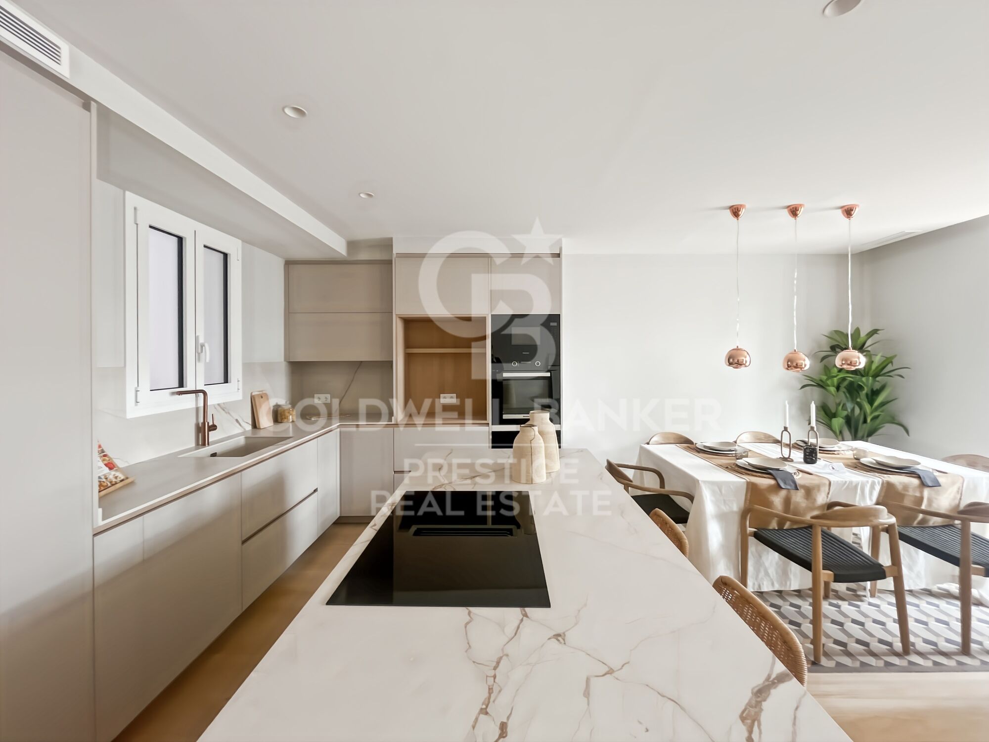 For sale renovated flat with terrace close to Paseo de Gracia