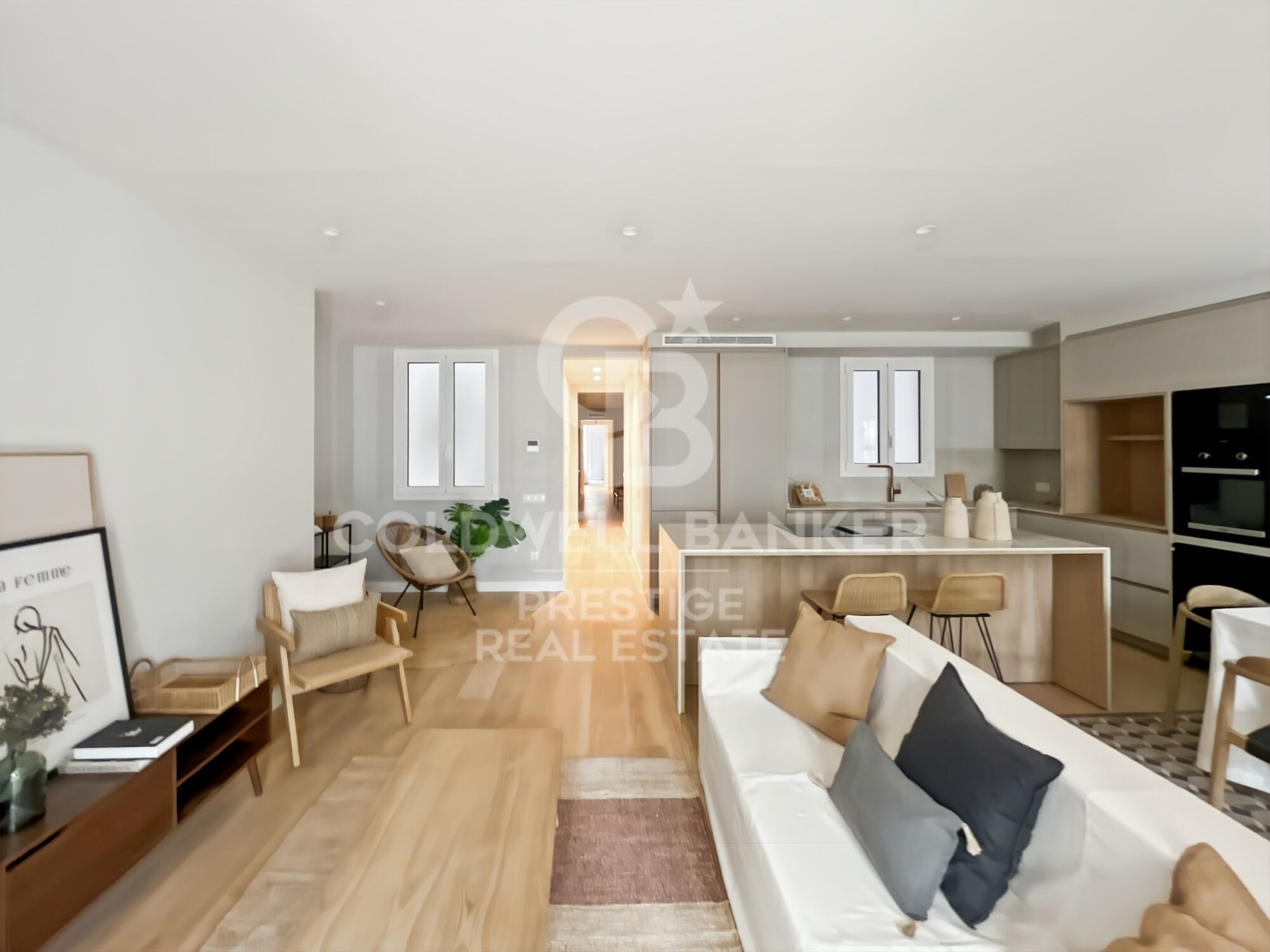 En venta piso reformado con terraza cerca de Paseo de Gracia