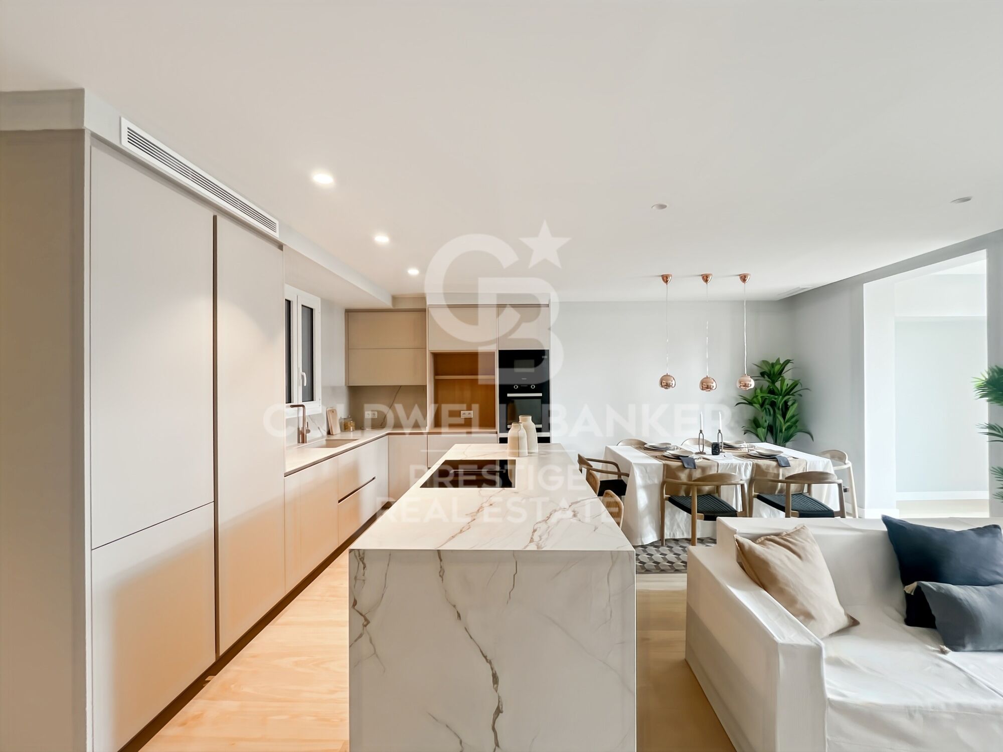 Renovated apartment for sale with terrace near Passeig de Gràcia