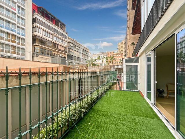 Renovated apartment for sale with terrace near Passeig de Gràcia
