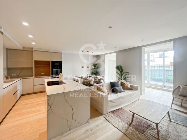 For sale renovated flat with terrace close to Paseo de Gracia