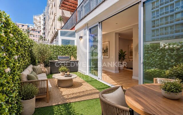 For sale renovated flat with terrace close to Paseo de Gracia