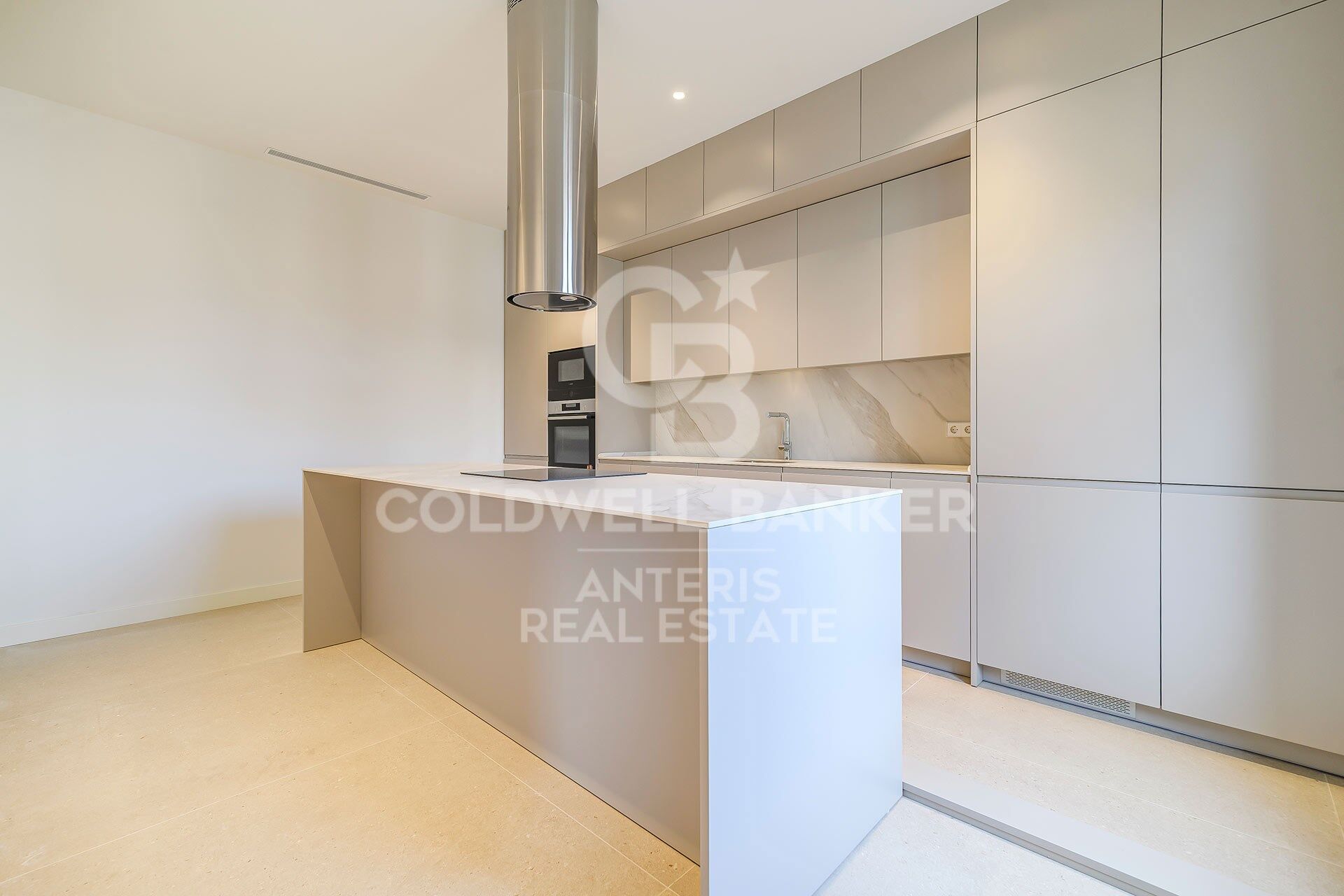 Exclusive duplex penthouse with terrace next to Paseo de Gracia