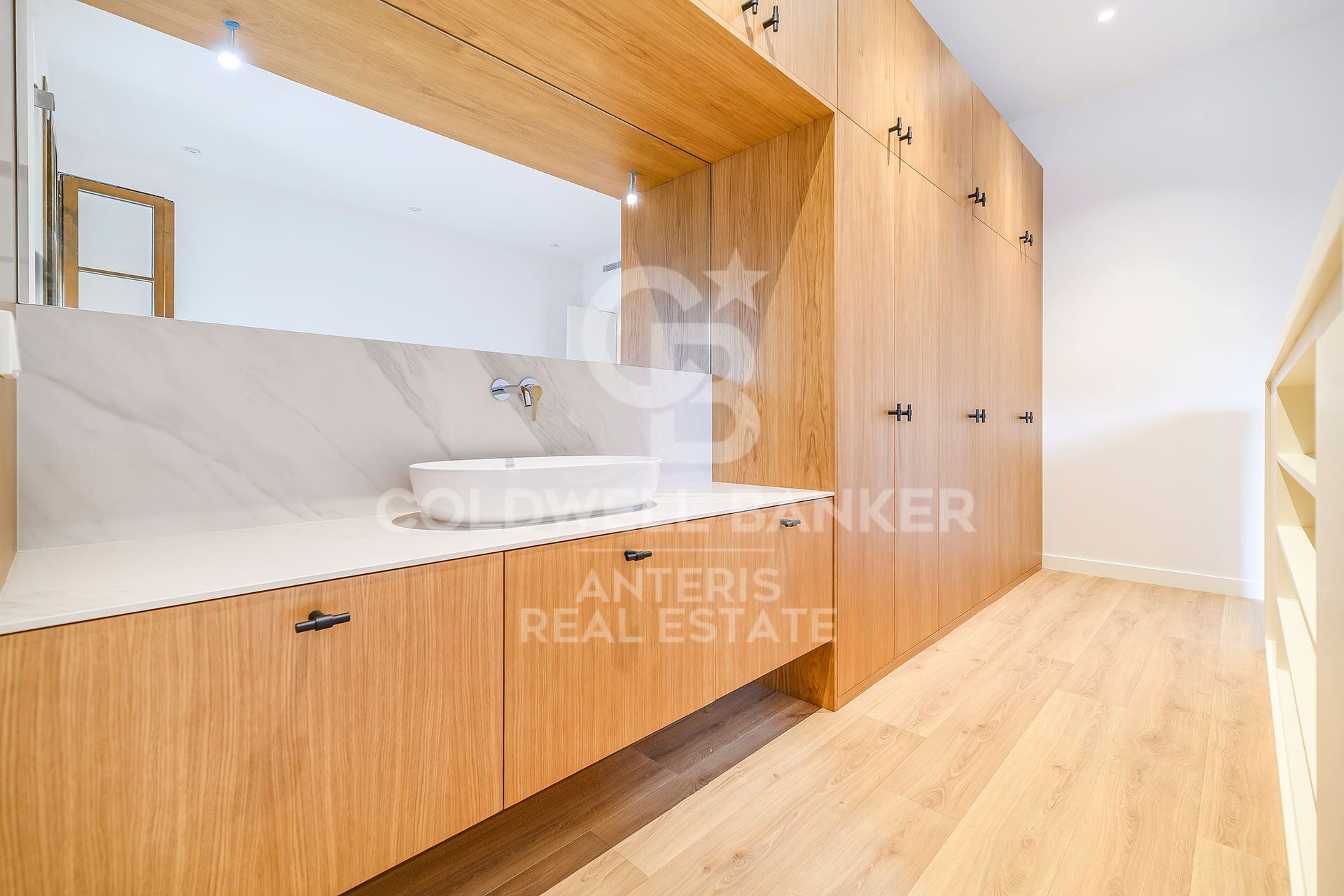 Exclusive duplex penthouse with terrace next to Paseo de Gracia