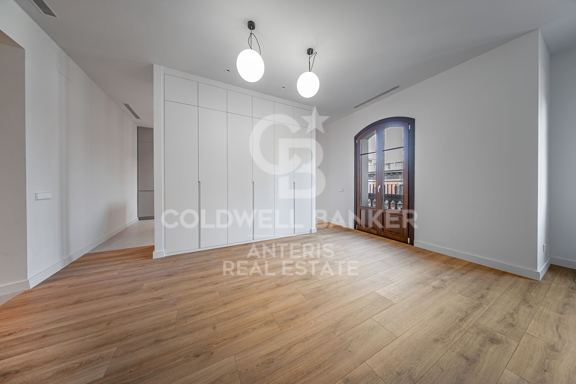 Exclusive duplex penthouse with terrace next to Paseo de Gracia