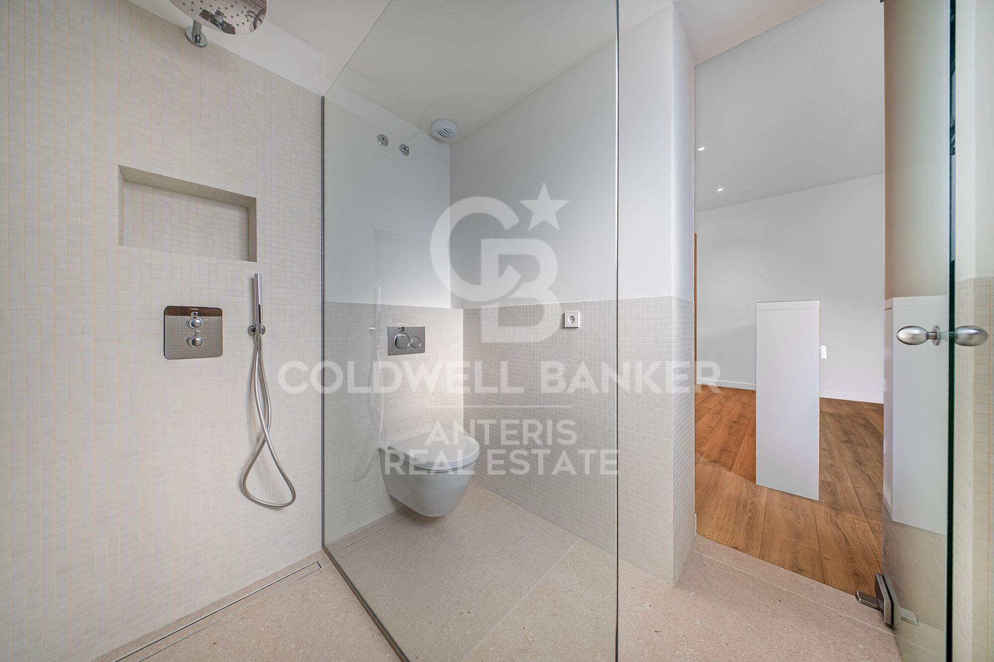 Exclusive duplex penthouse with terrace next to Paseo de Gracia