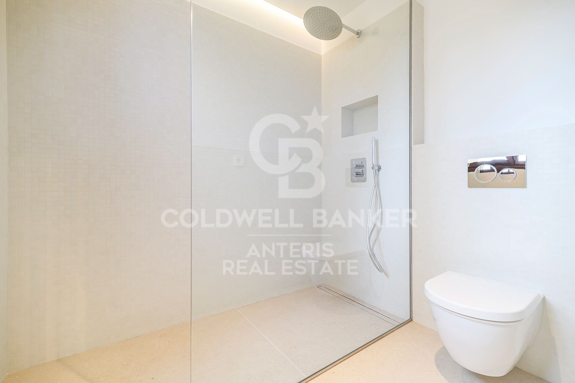 Exclusive duplex penthouse with terrace next to Paseo de Gracia