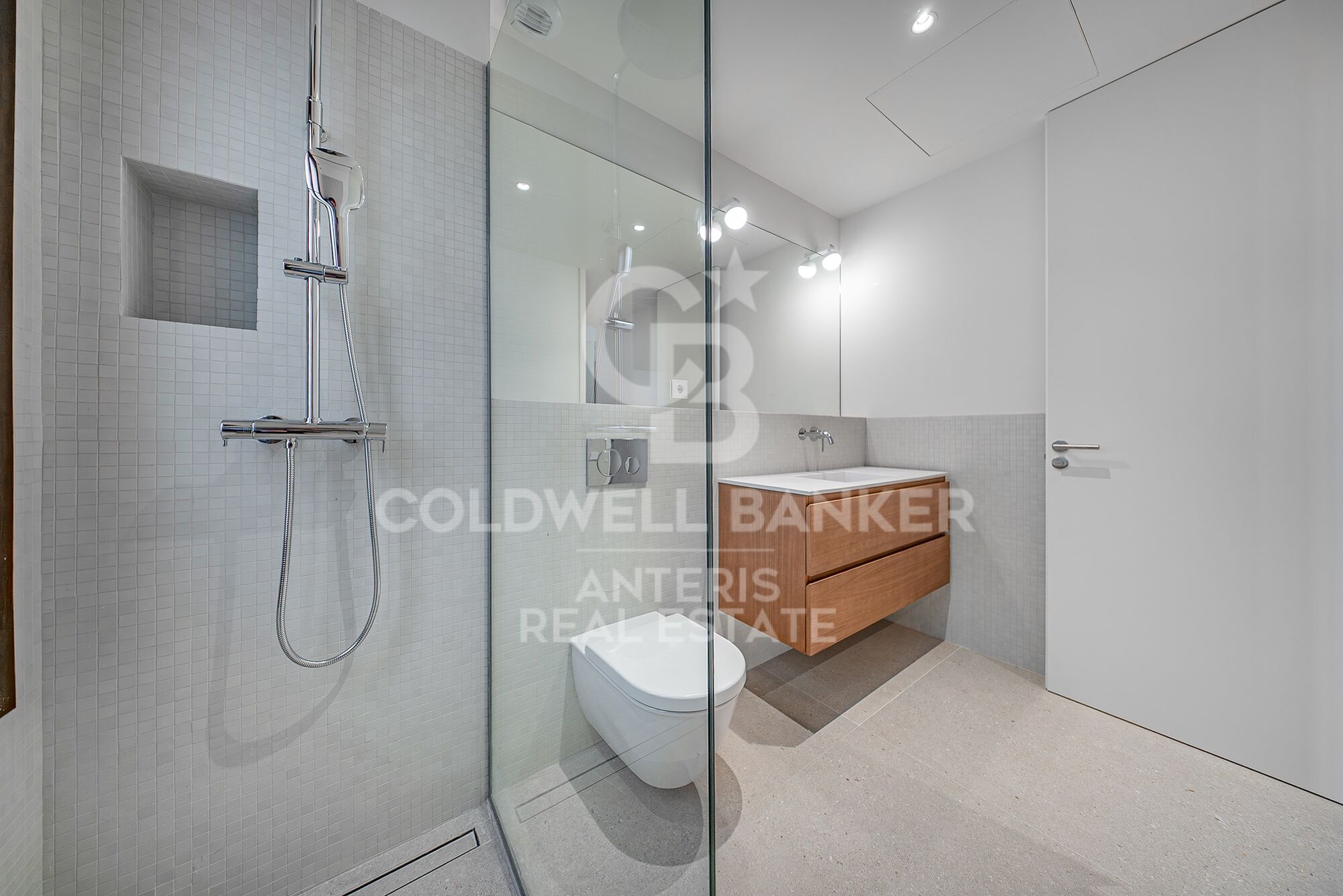 Exclusive duplex penthouse with terrace next to Paseo de Gracia