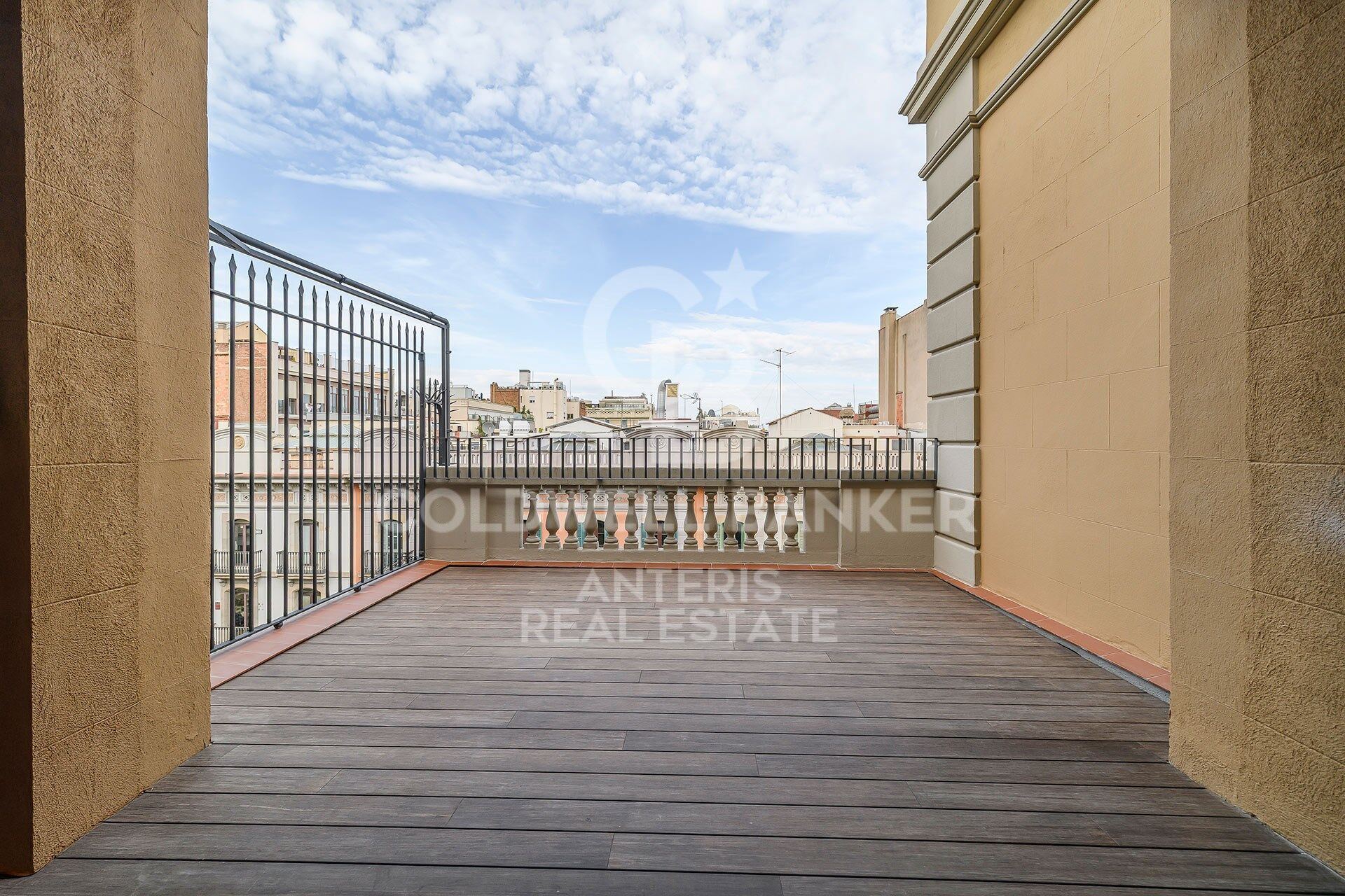Exclusive duplex penthouse with terrace next to Paseo de Gracia