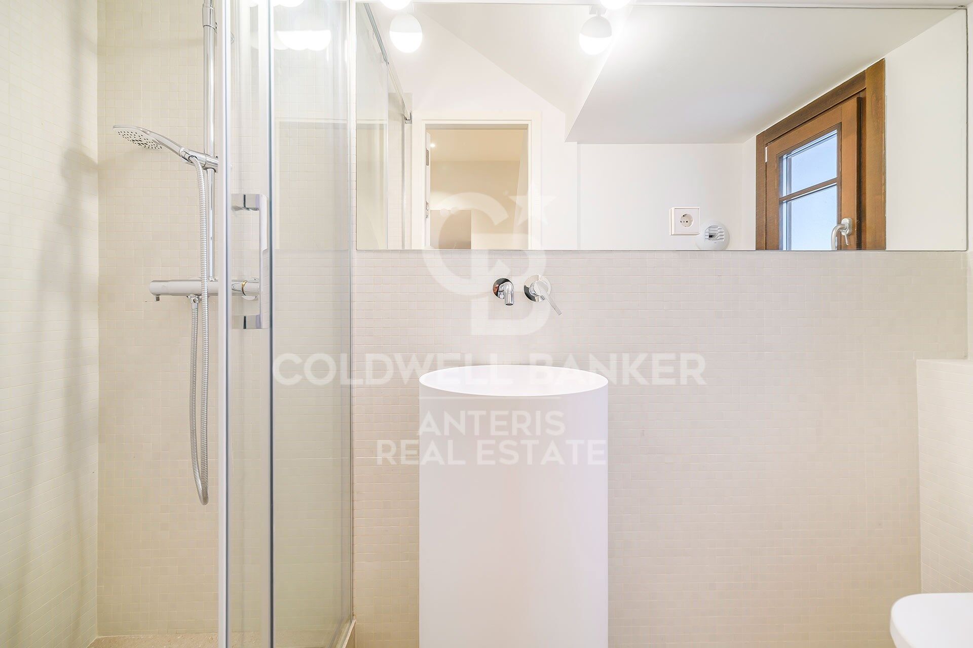 Exclusivo ático dúplex con terraza junto a Paseo de Gracia