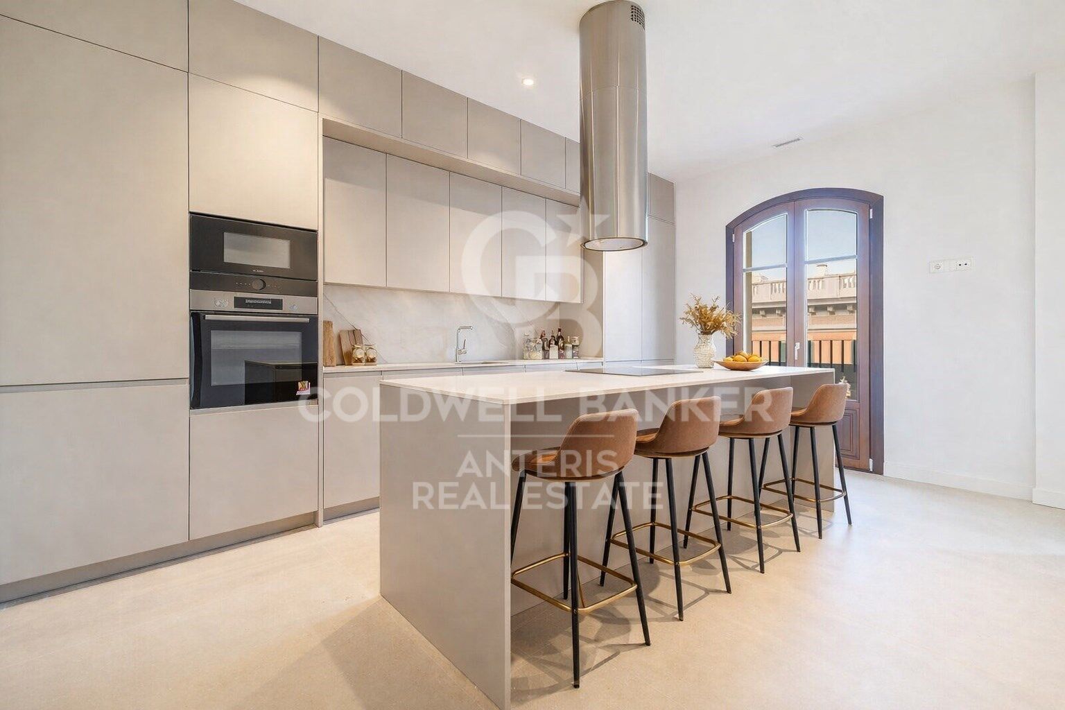 Exclusive duplex penthouse with terrace next to Paseo de Gracia