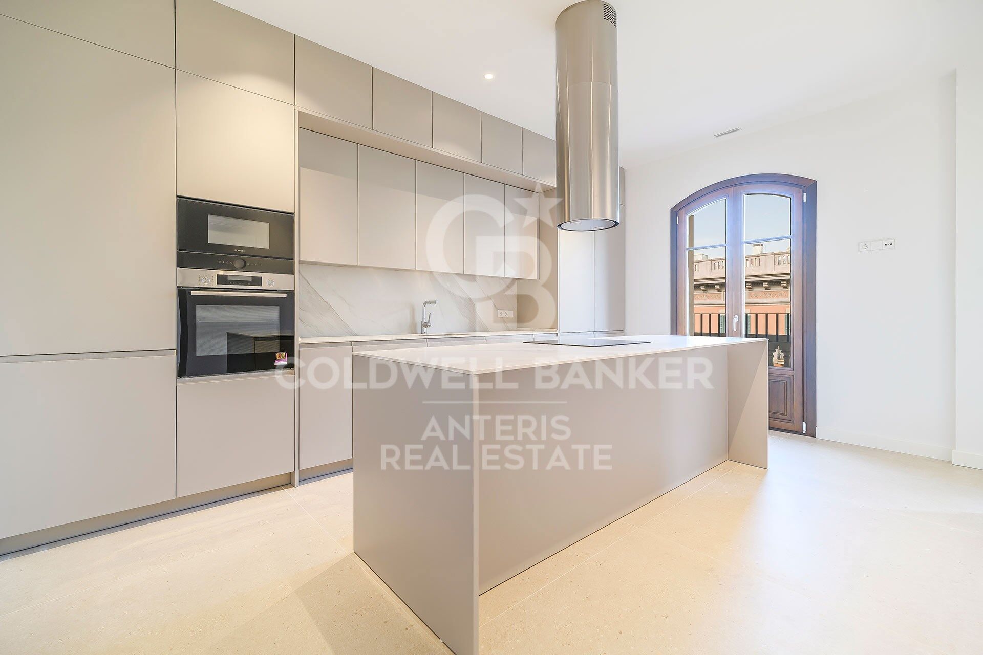 Exclusive duplex penthouse with terrace next to Paseo de Gracia