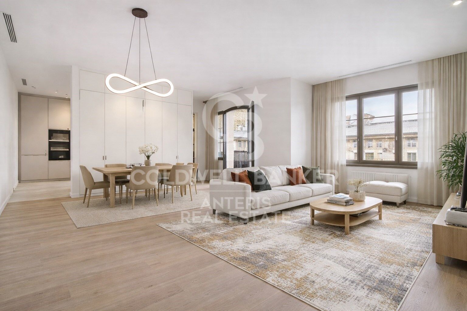 Exclusivo ático dúplex con terraza junto a Paseo de Gracia