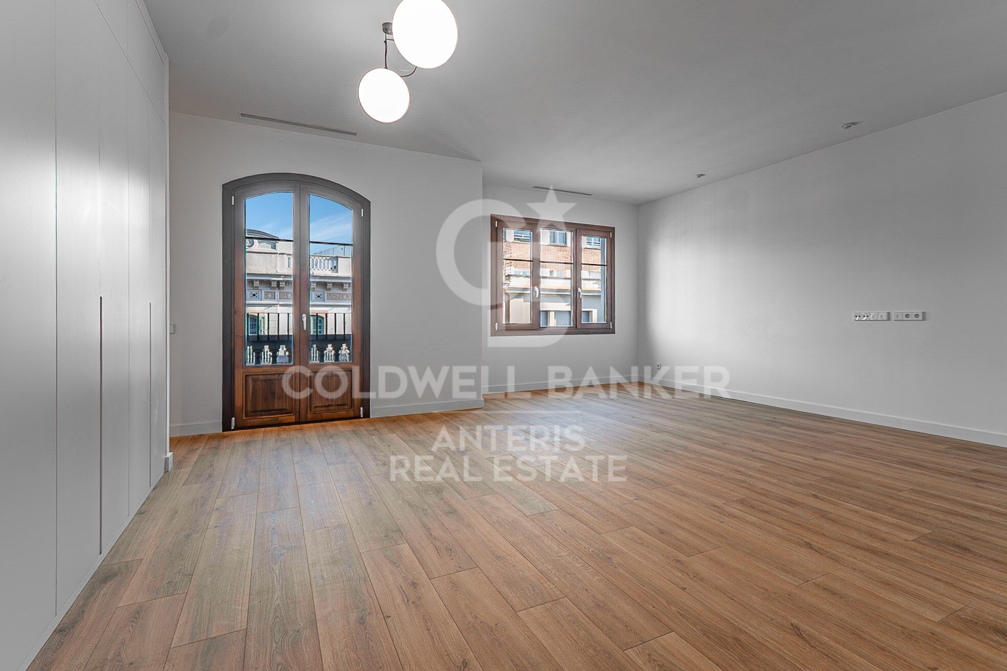 Exclusive duplex penthouse with terrace next to Paseo de Gracia