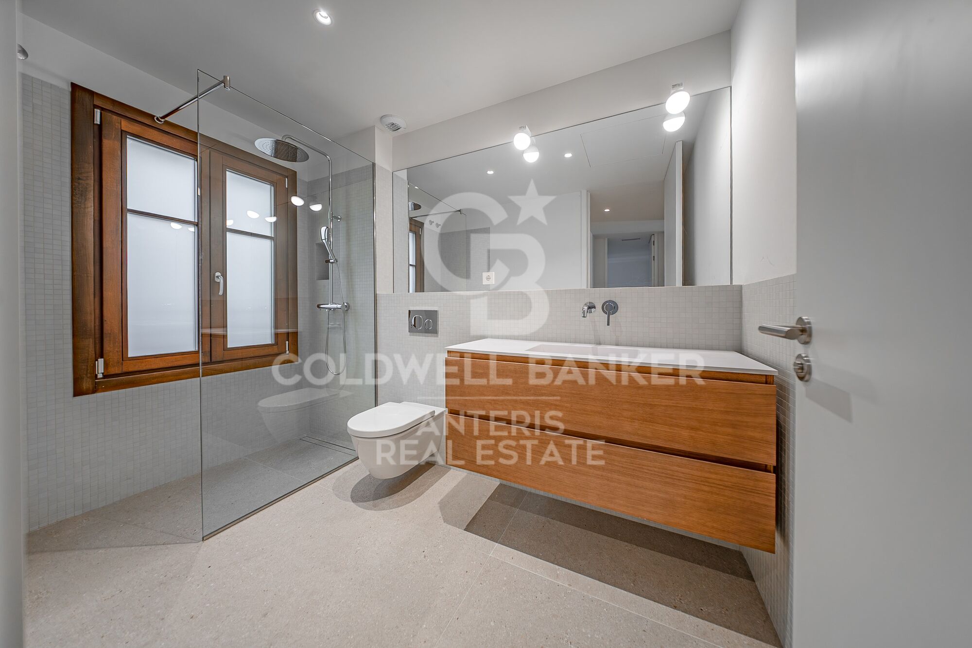 Exclusivo ático dúplex con terraza junto a Paseo de Gracia