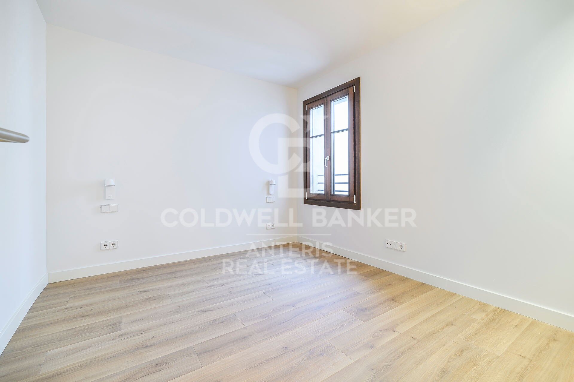 Exclusive duplex penthouse with terrace next to Paseo de Gracia
