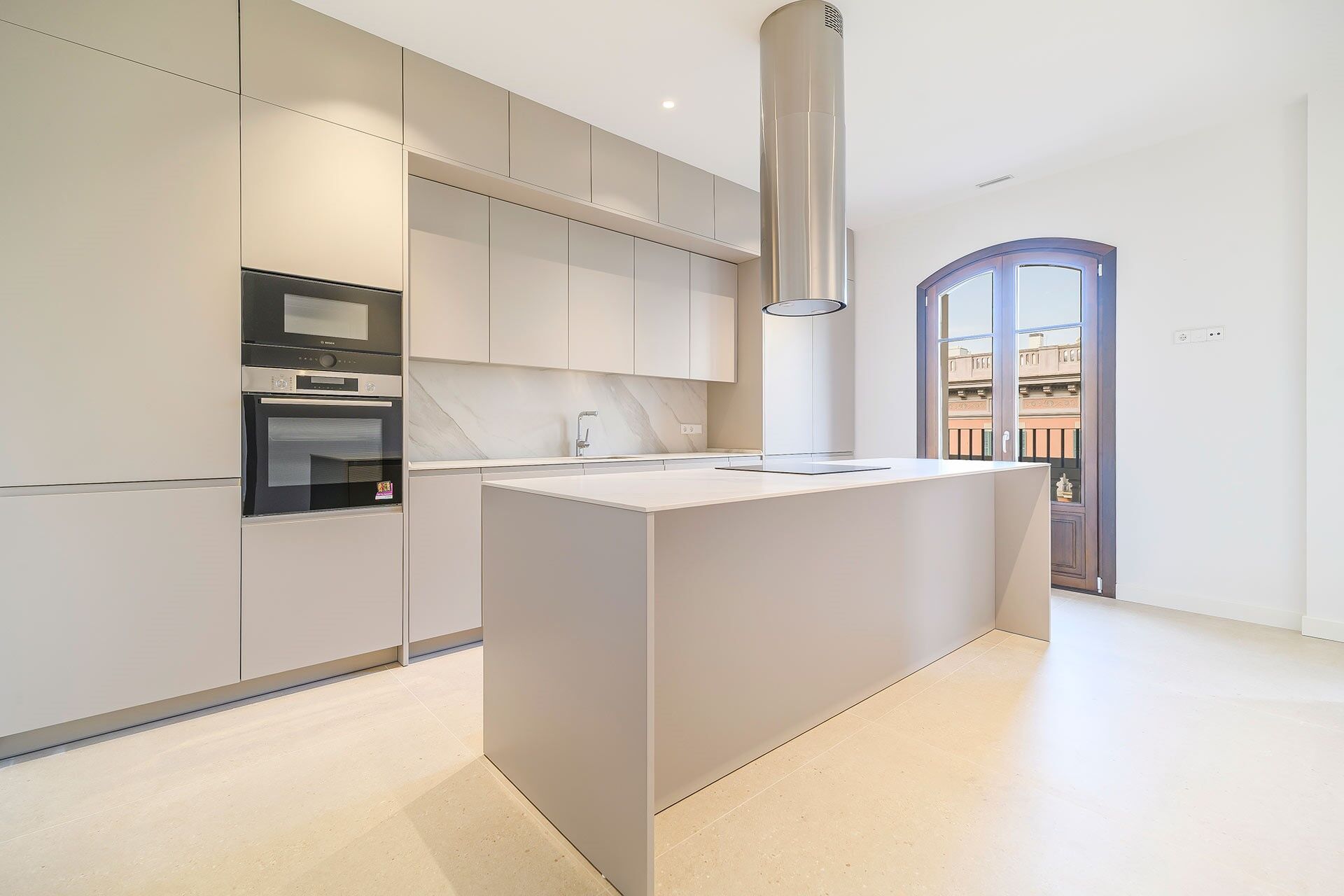 Exclusive duplex penthouse with terrace next to Paseo de Gracia