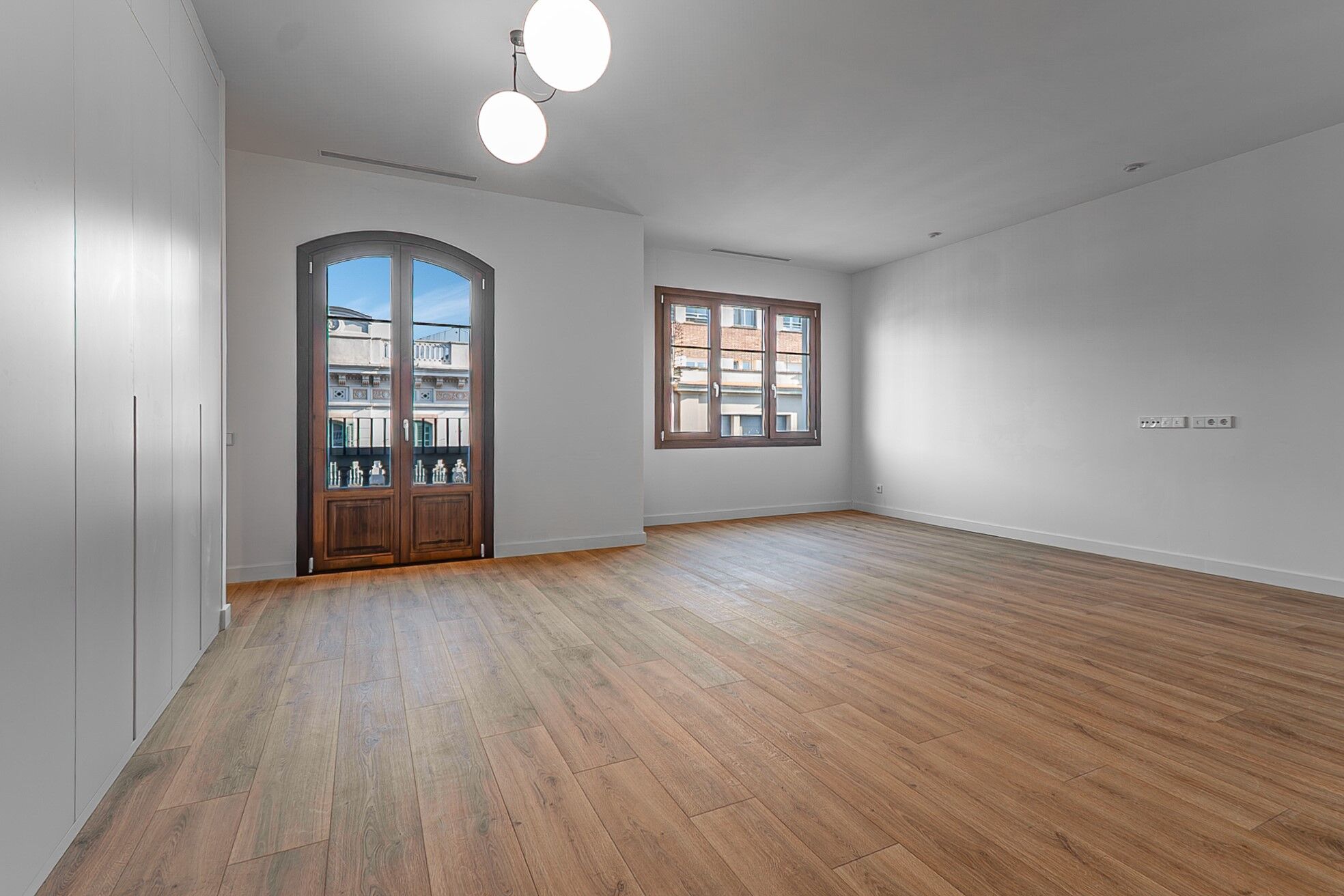 Exclusive duplex penthouse with terrace next to Paseo de Gracia