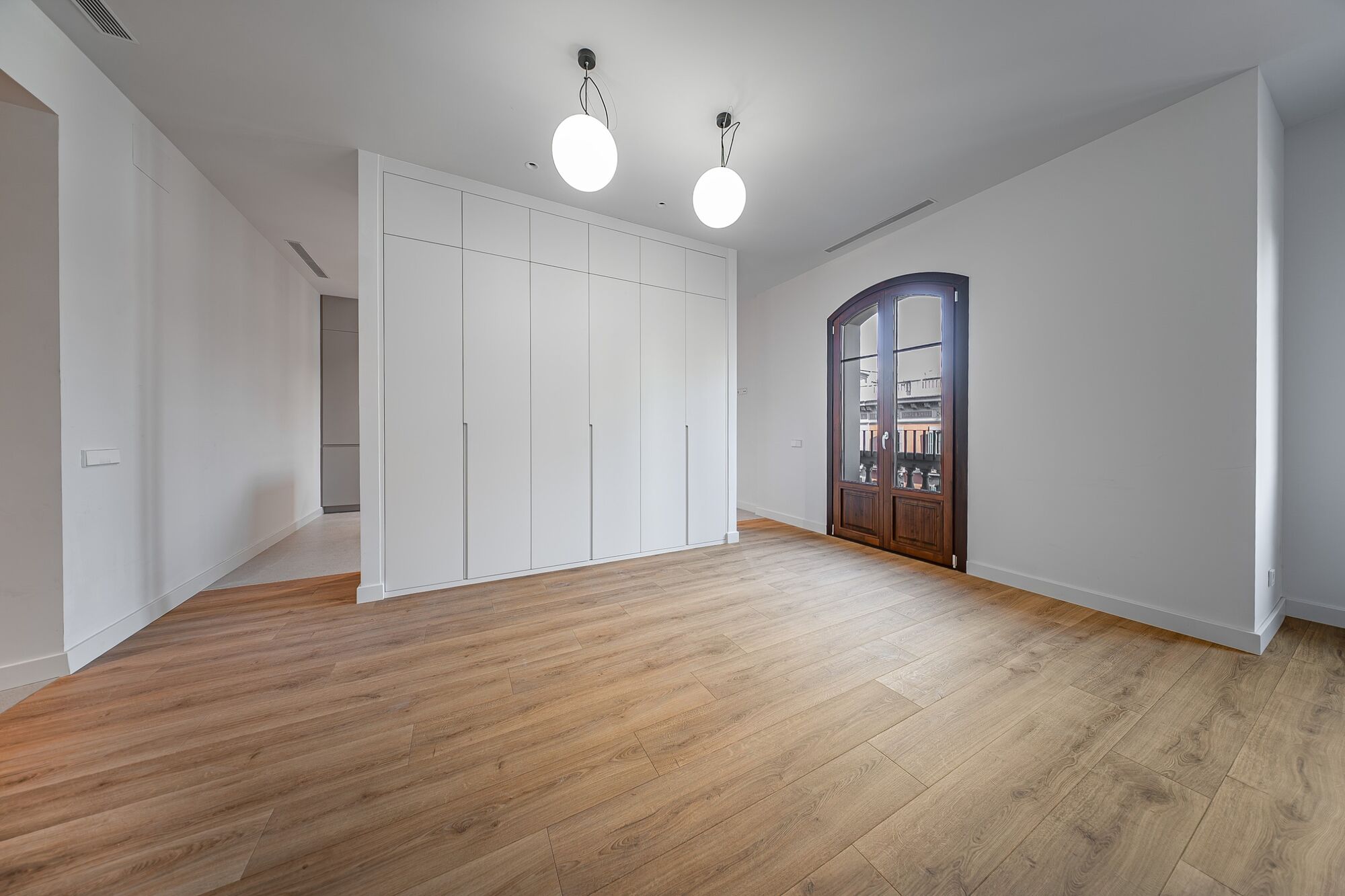 Exclusive duplex penthouse with terrace next to Paseo de Gracia