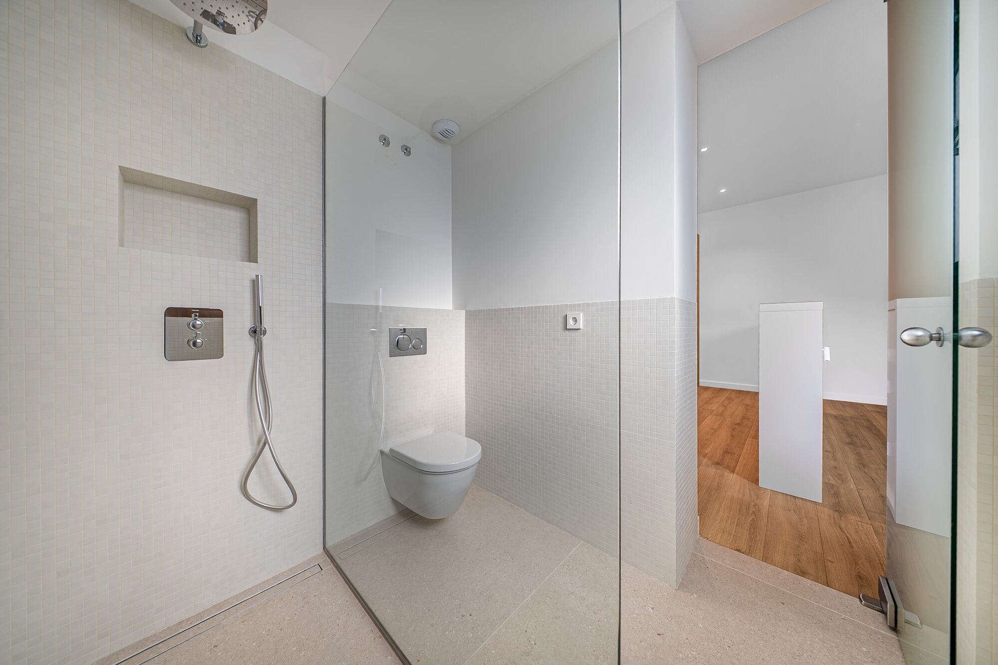 Exclusive duplex penthouse with terrace next to Paseo de Gracia