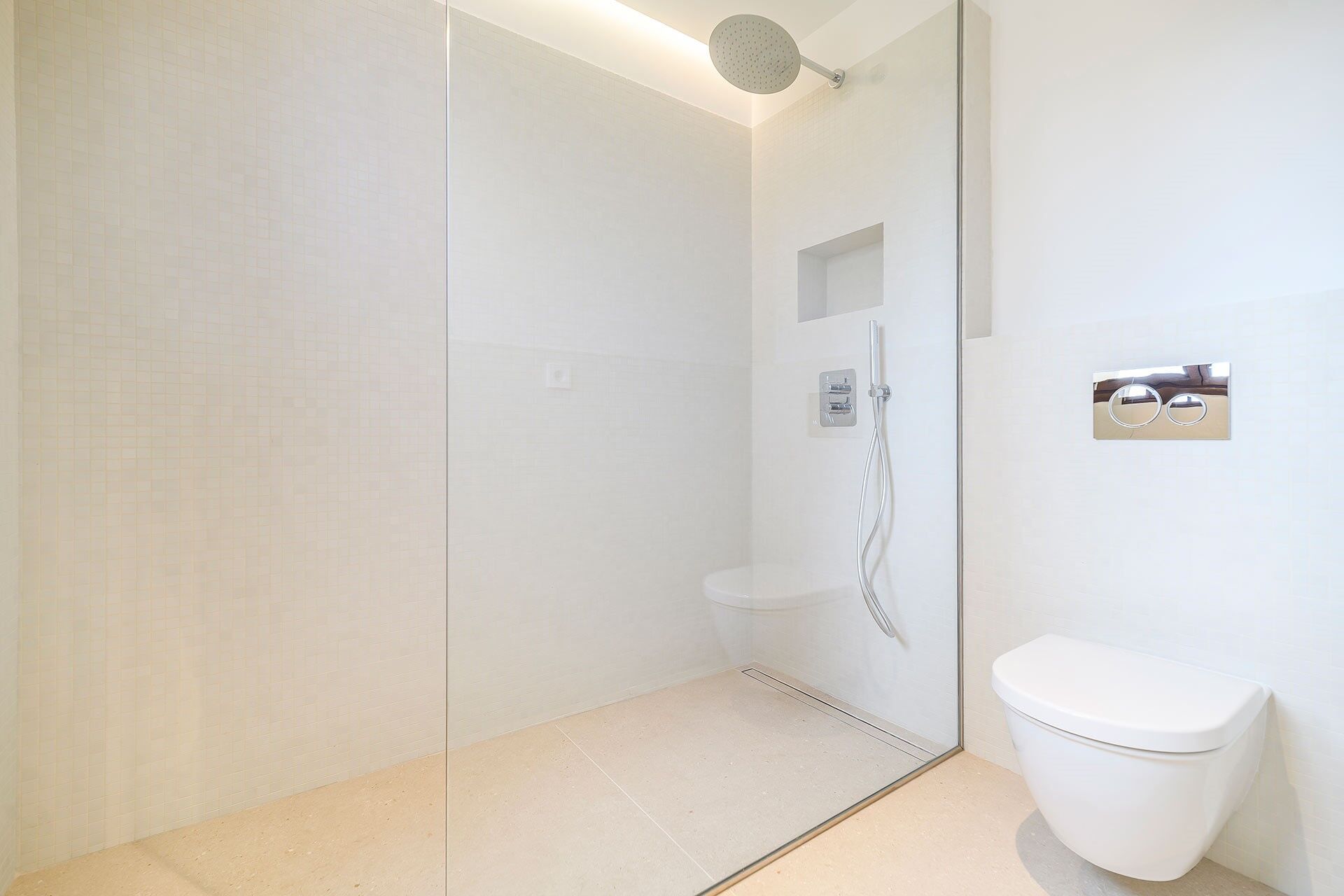 Exclusive duplex penthouse with terrace next to Paseo de Gracia