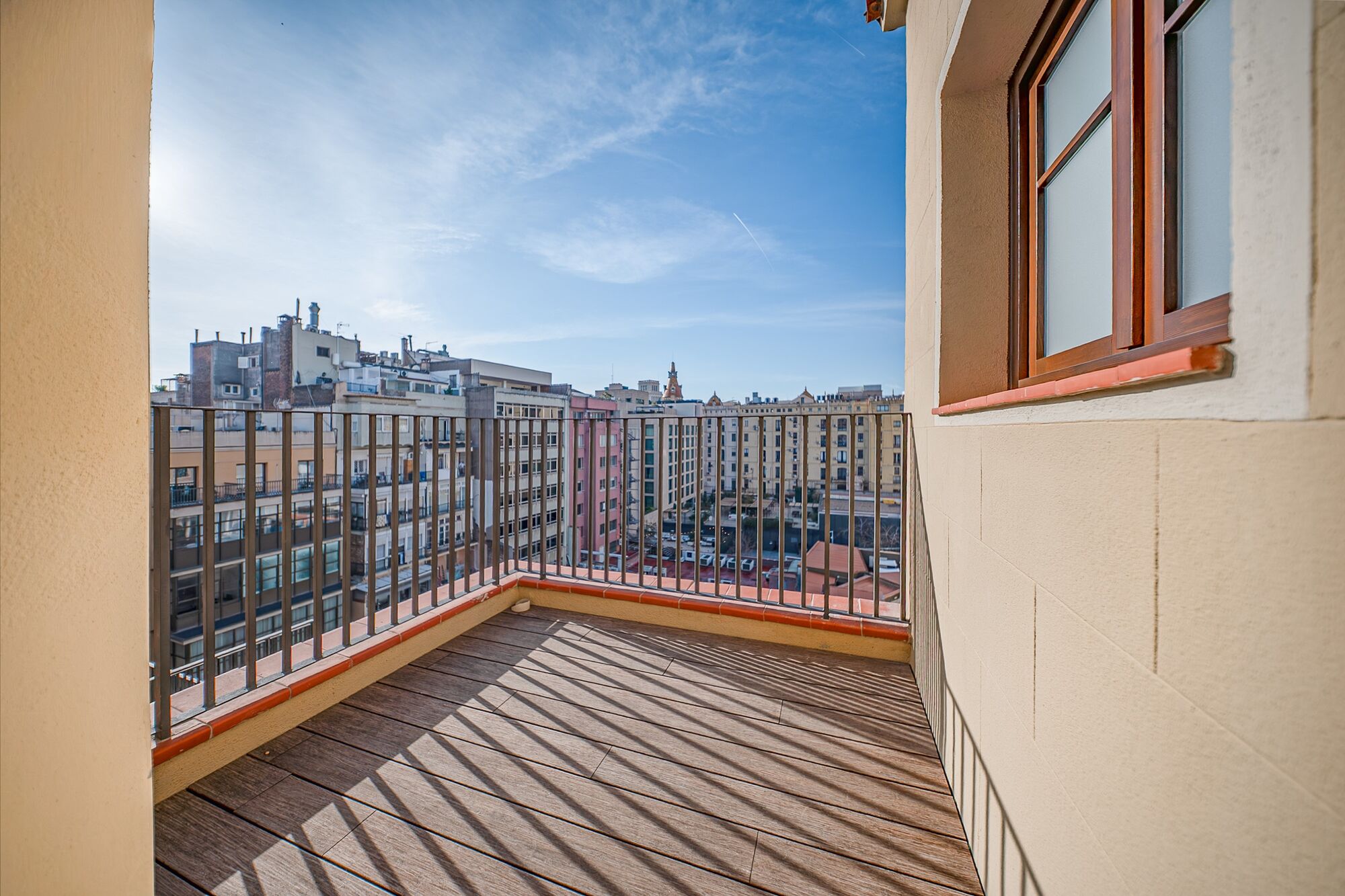 Exclusive duplex penthouse with terrace next to Paseo de Gracia