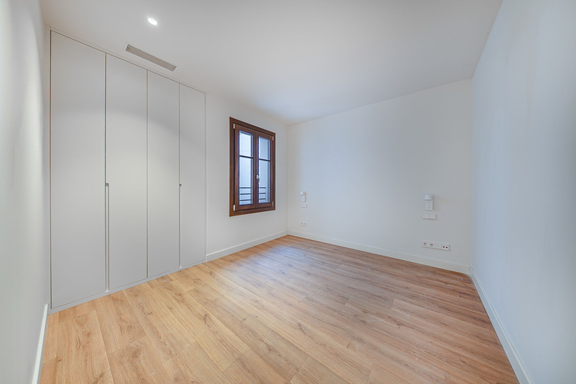 Exclusive duplex penthouse with terrace next to Paseo de Gracia