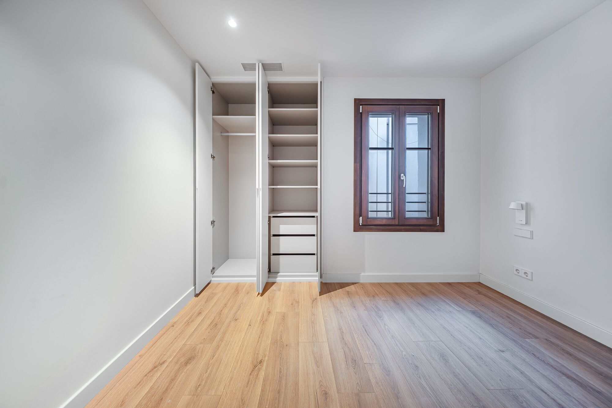 Exclusive duplex penthouse with terrace next to Paseo de Gracia