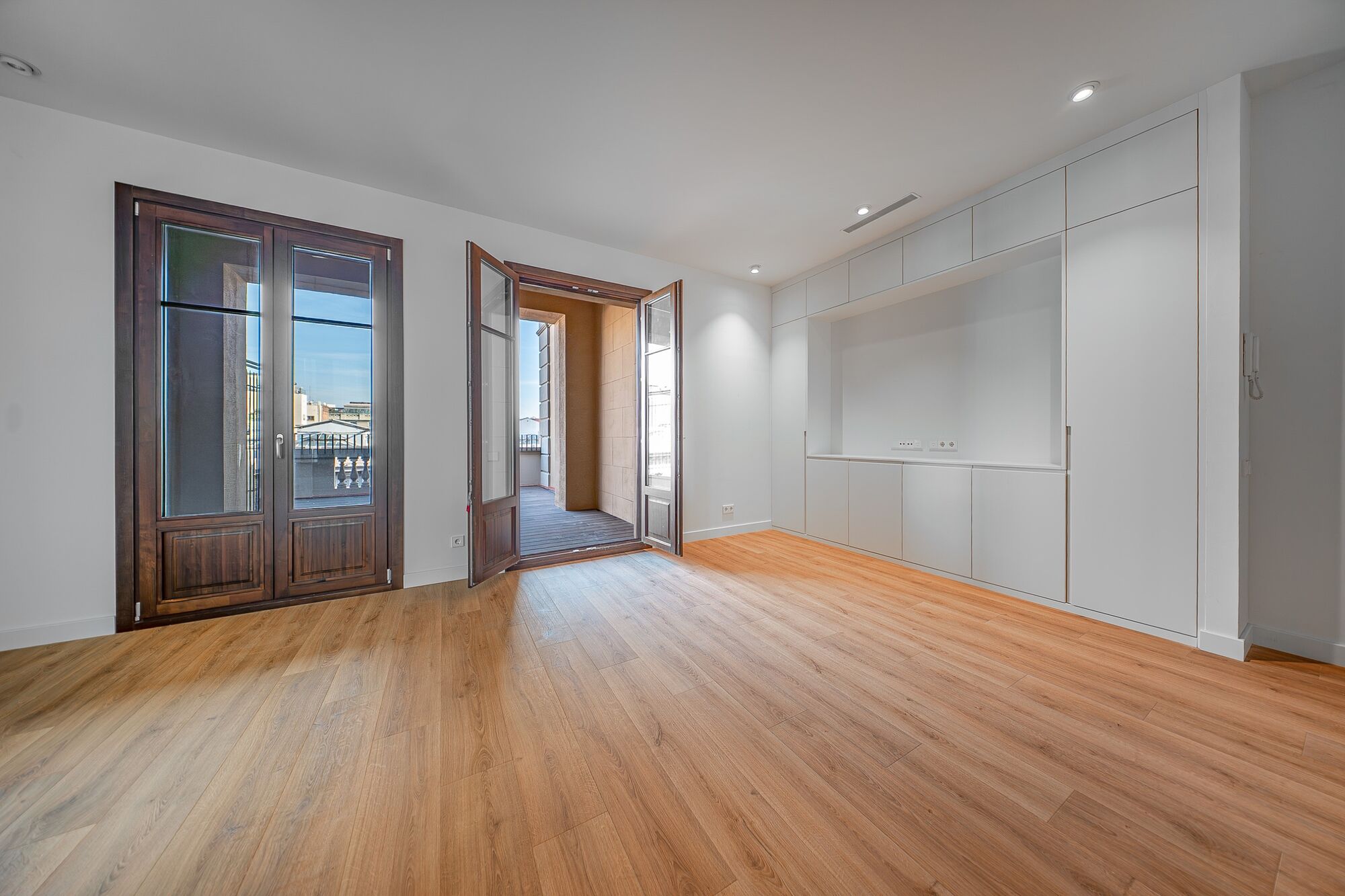 Exclusive duplex penthouse with terrace next to Paseo de Gracia