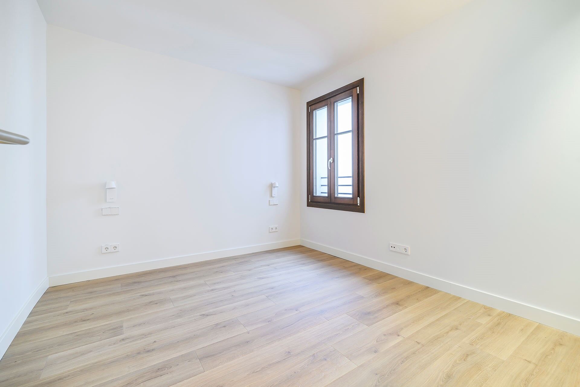 Exclusive duplex penthouse with terrace next to Paseo de Gracia