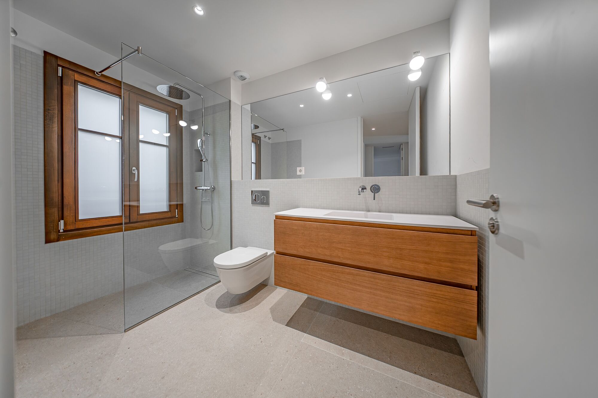 Exclusive duplex penthouse with terrace next to Paseo de Gracia