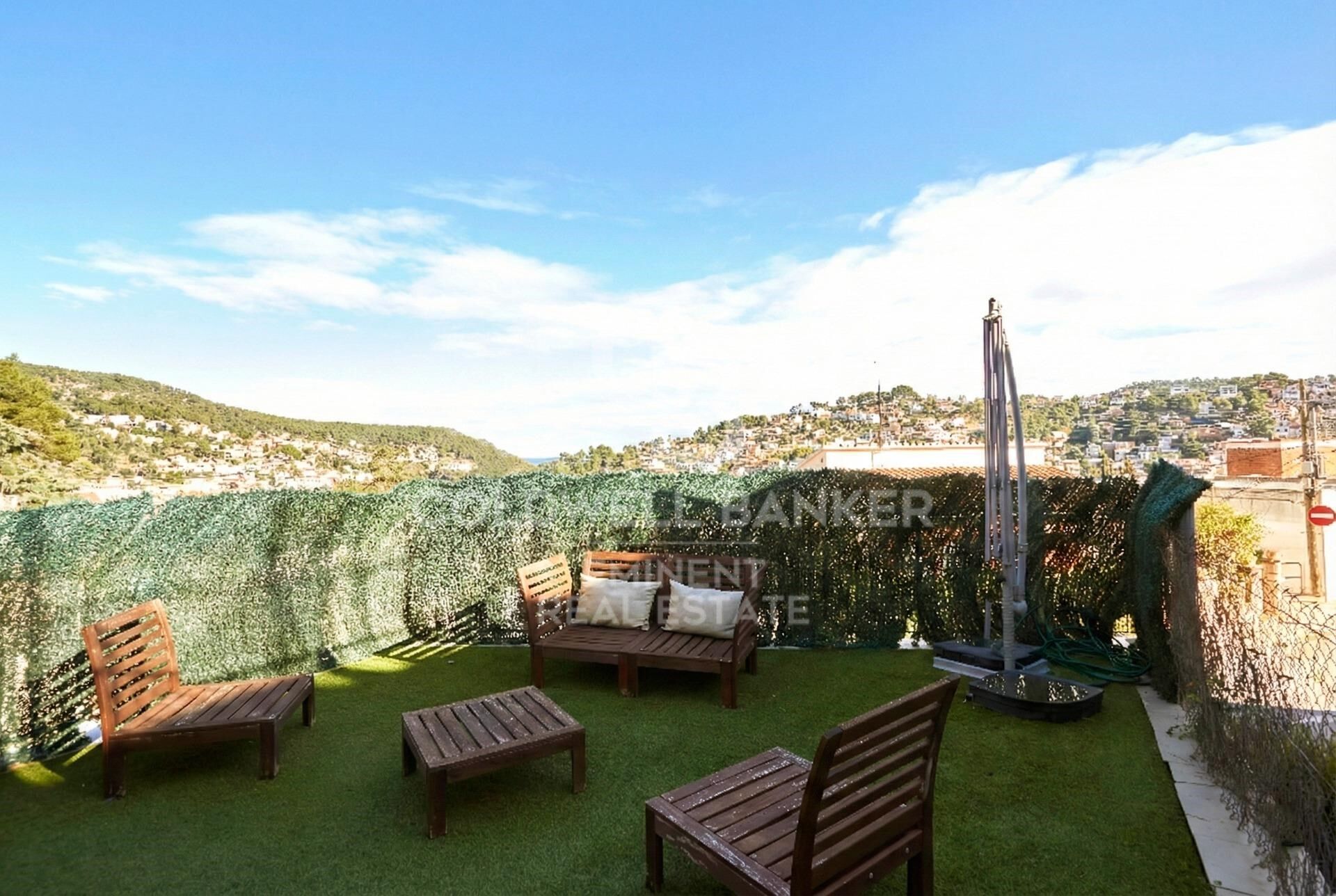 Casa dúplex independiente en centro de Vallirana