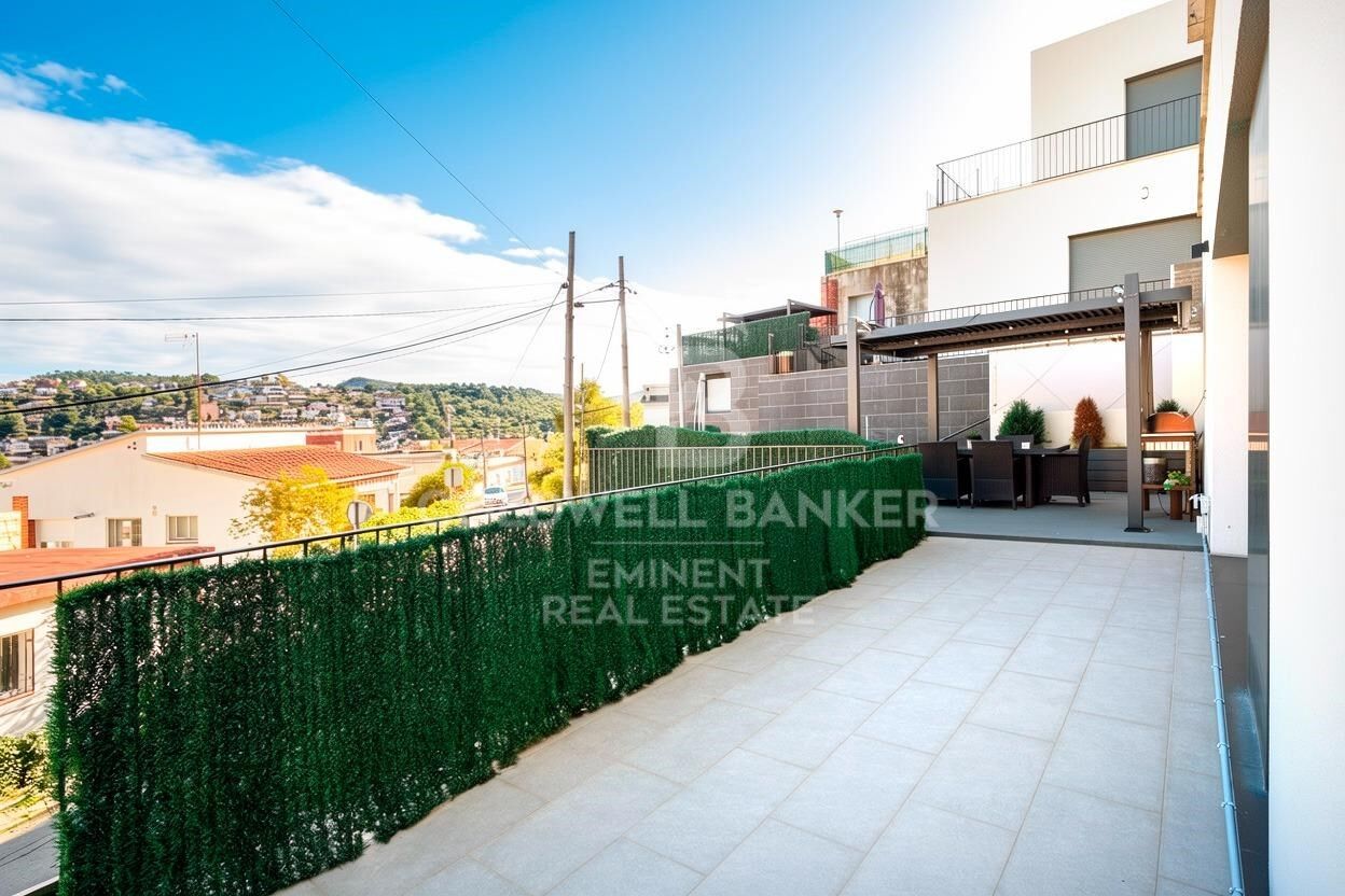 Casa dúplex independiente en centro de Vallirana