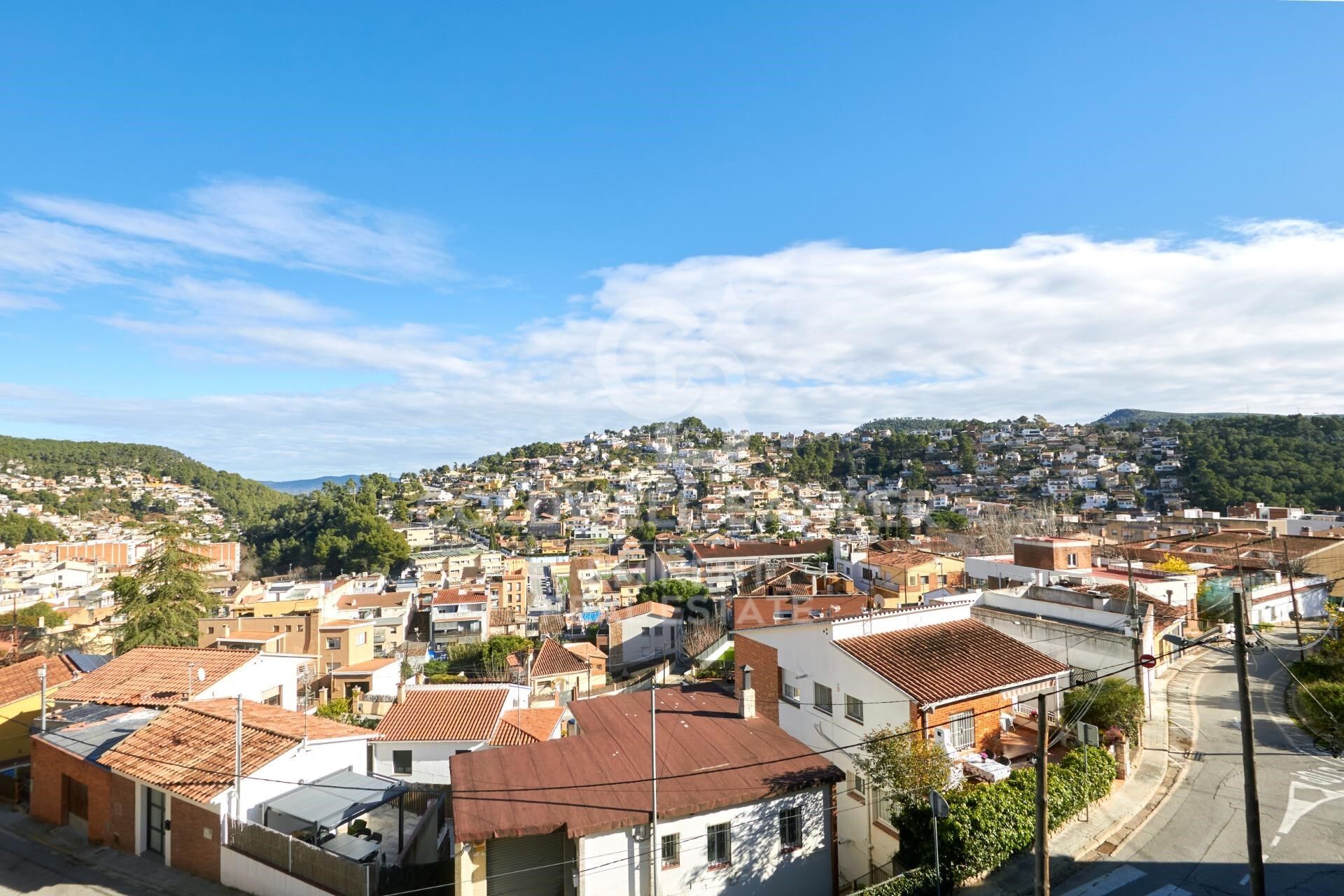 Casa dúplex independiente en centro de Vallirana