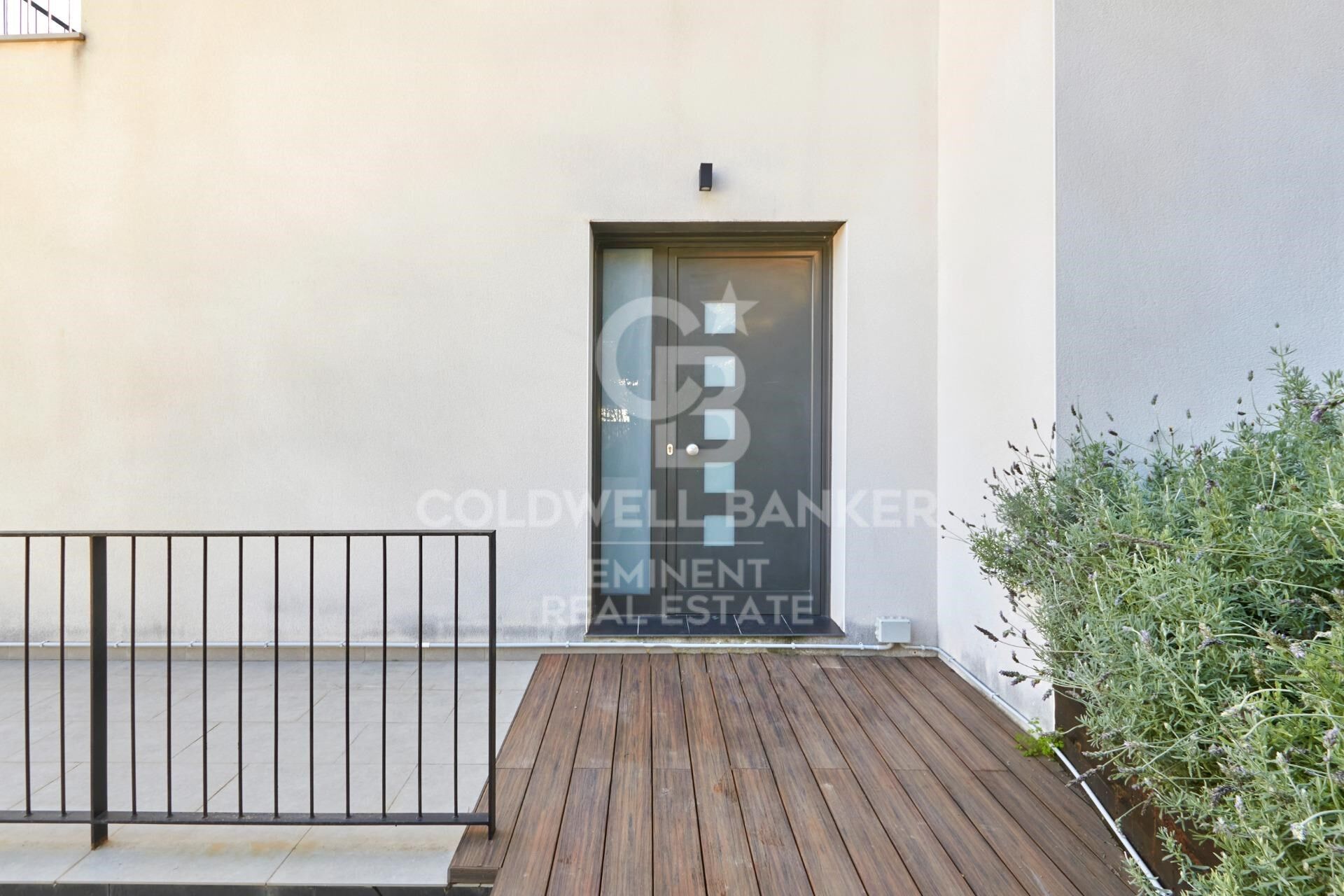 Casa dúplex independiente en centro de Vallirana