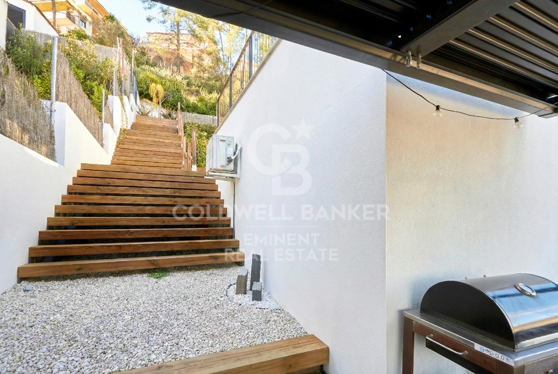 Casa dúplex independiente en centro de Vallirana