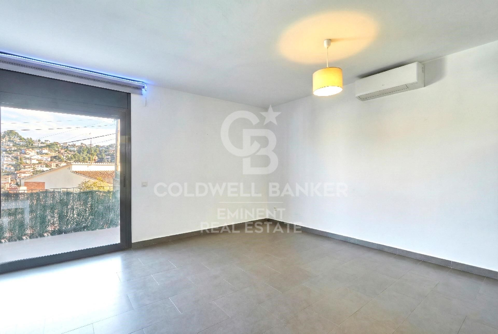 Casa dúplex independiente en centro de Vallirana
