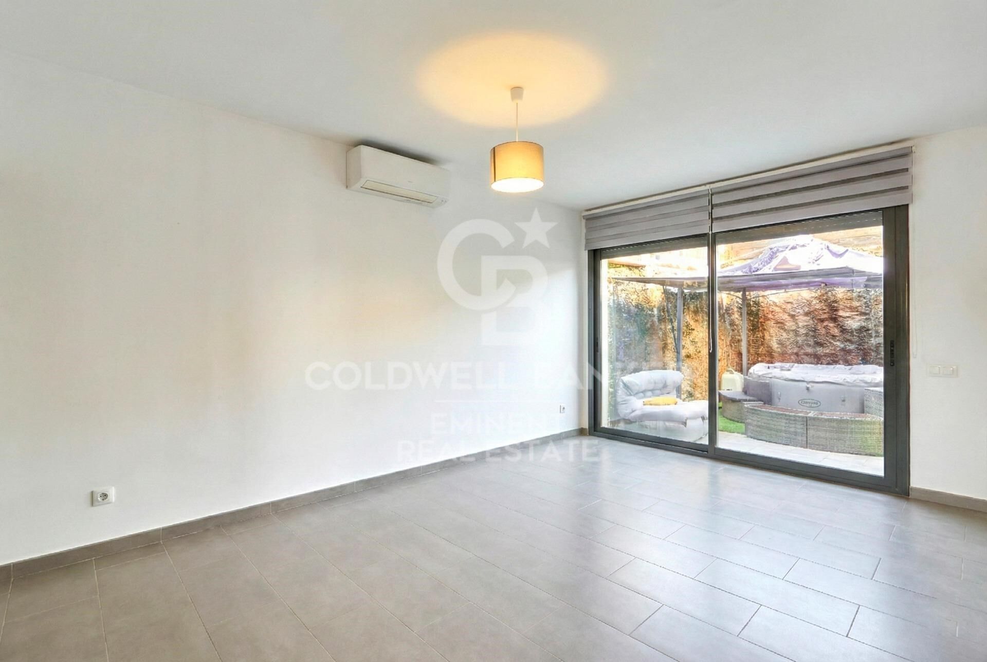 Casa dúplex independiente en centro de Vallirana