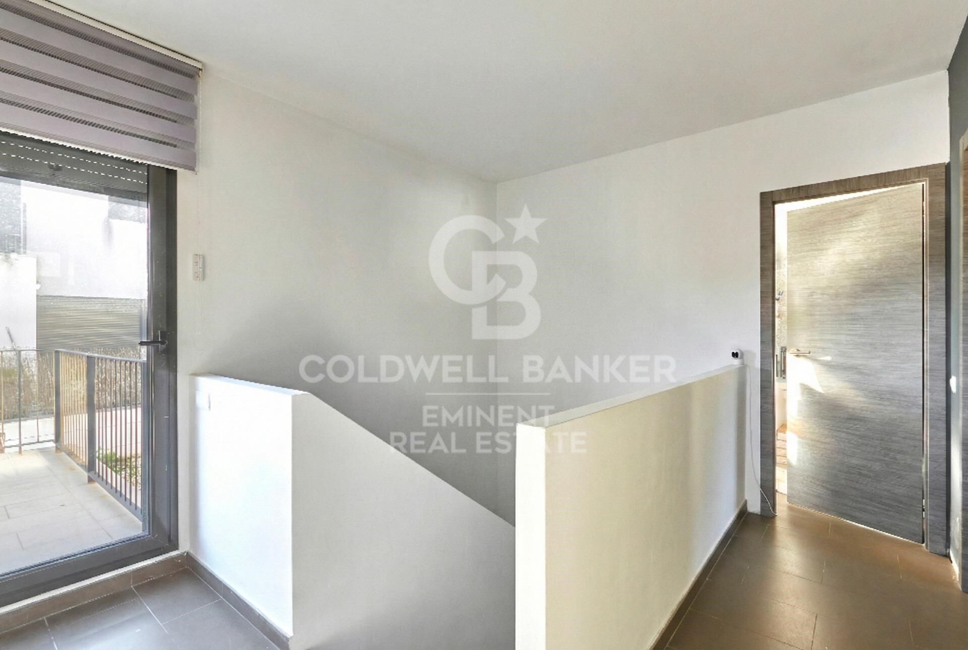 Casa dúplex independiente en centro de Vallirana