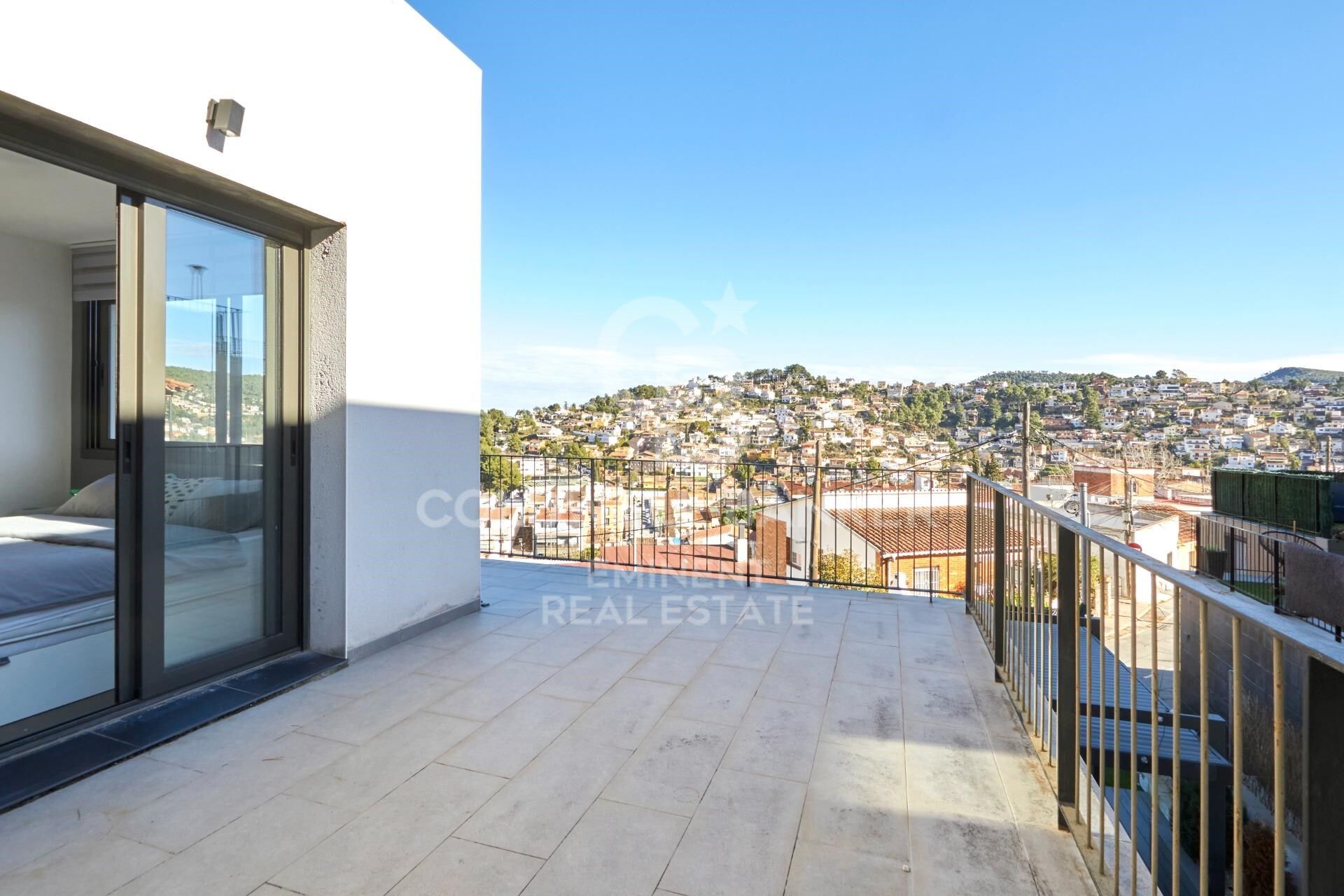 Casa dúplex independiente en centro de Vallirana